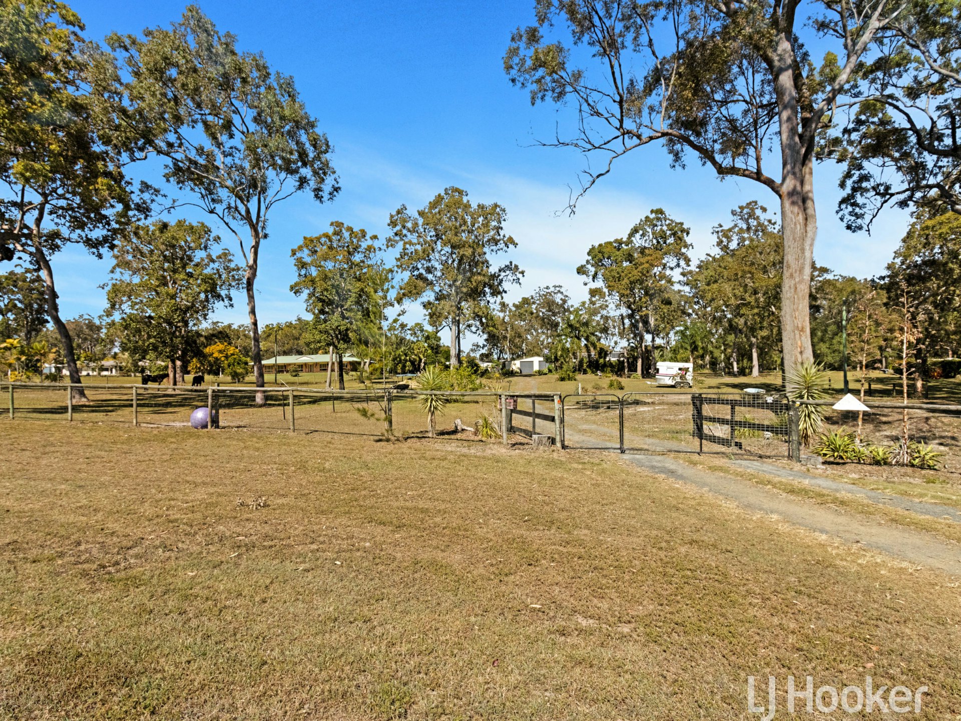 43 Dreamtime Avenue, BURRUM HEADS