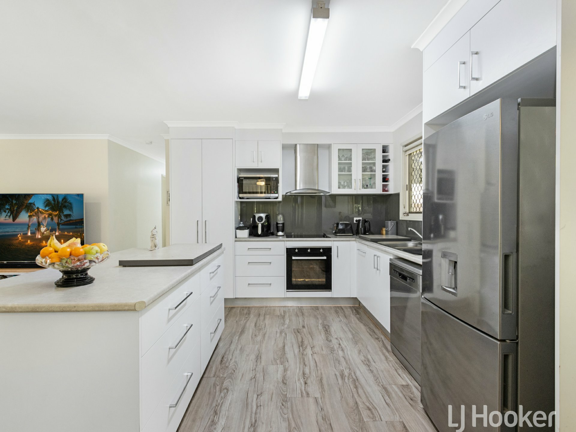 43 Dreamtime Avenue, BURRUM HEADS