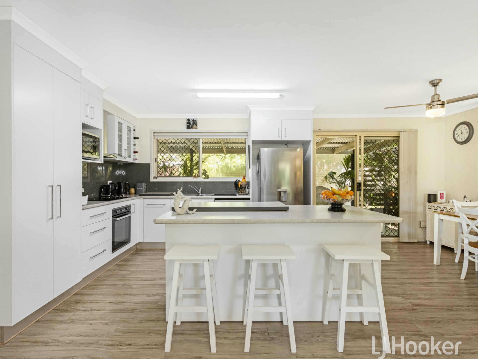 43 Dreamtime Avenue, BURRUM HEADS