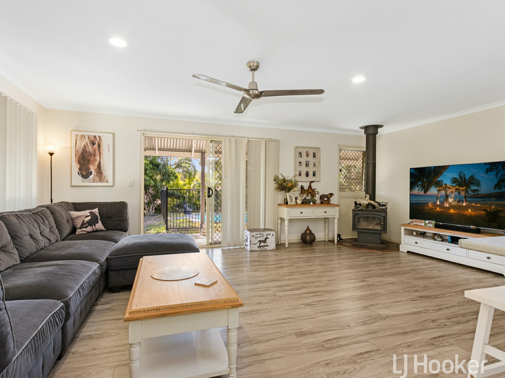 43 Dreamtime Avenue, BURRUM HEADS