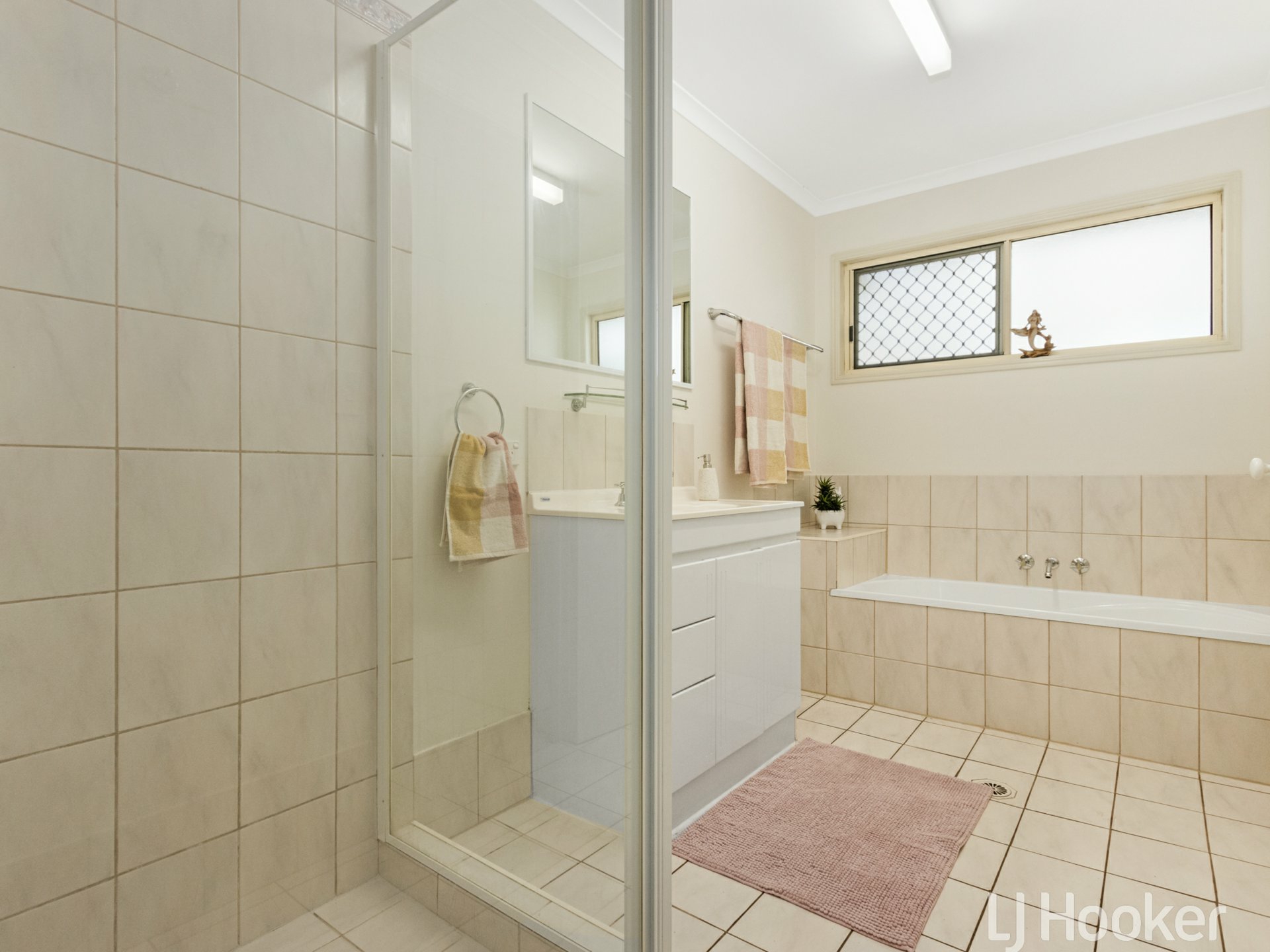 43 Dreamtime Avenue, BURRUM HEADS