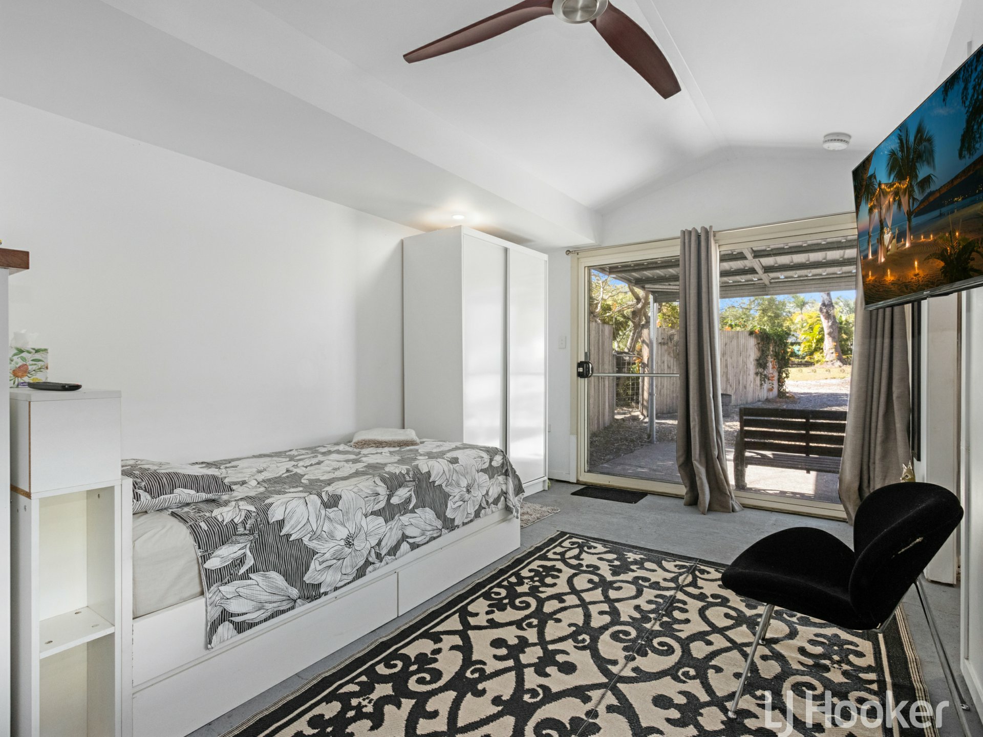 43 Dreamtime Avenue, BURRUM HEADS