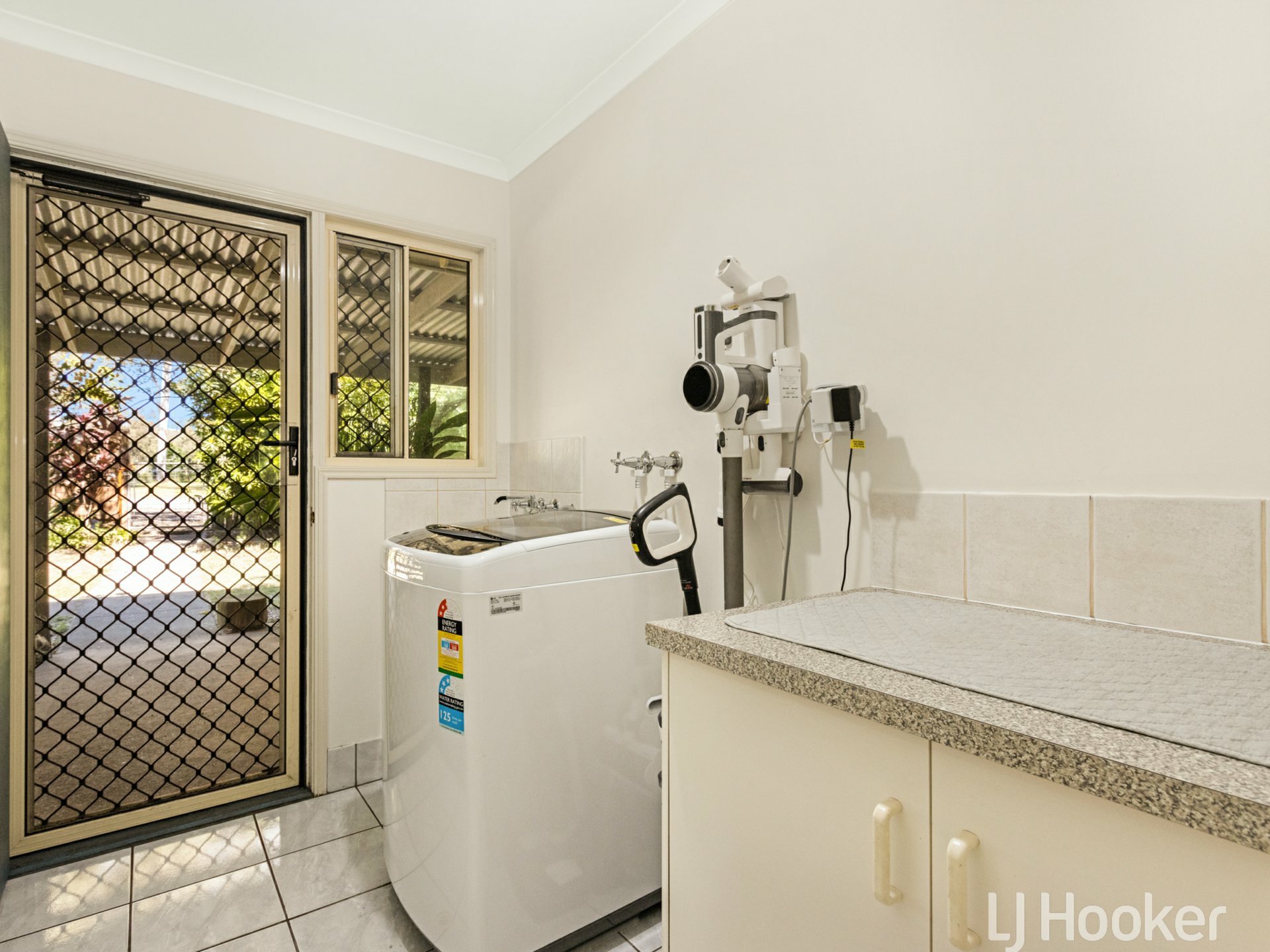 43 Dreamtime Avenue, BURRUM HEADS