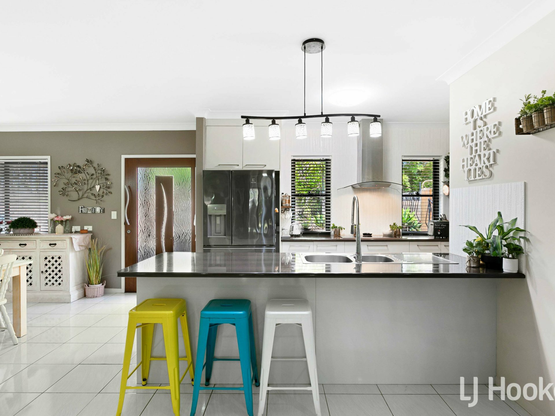10-12 Ashleigh Court — photo 5 of 30