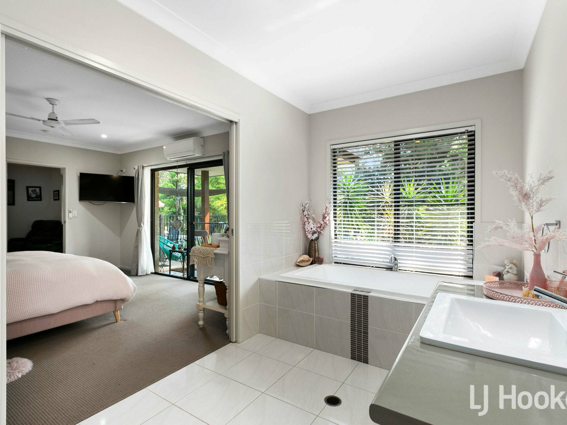 10-12 Ashleigh Court — photo 13 of 30