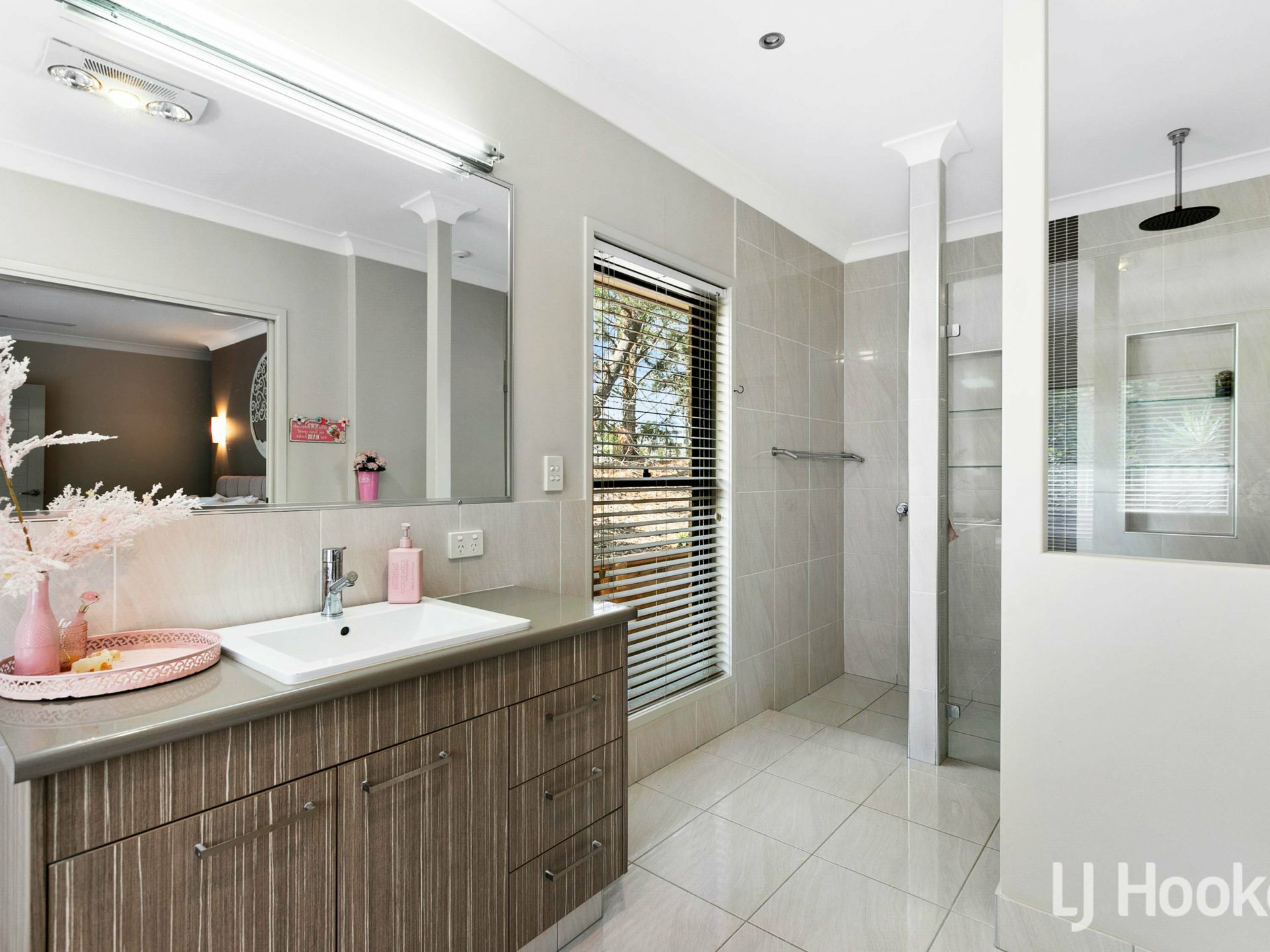 10-12 Ashleigh Court — photo 14 of 30