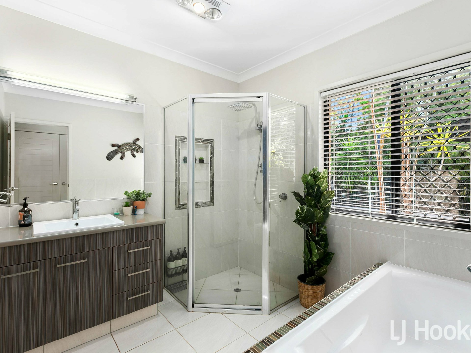 10-12 Ashleigh Court — photo 19 of 30