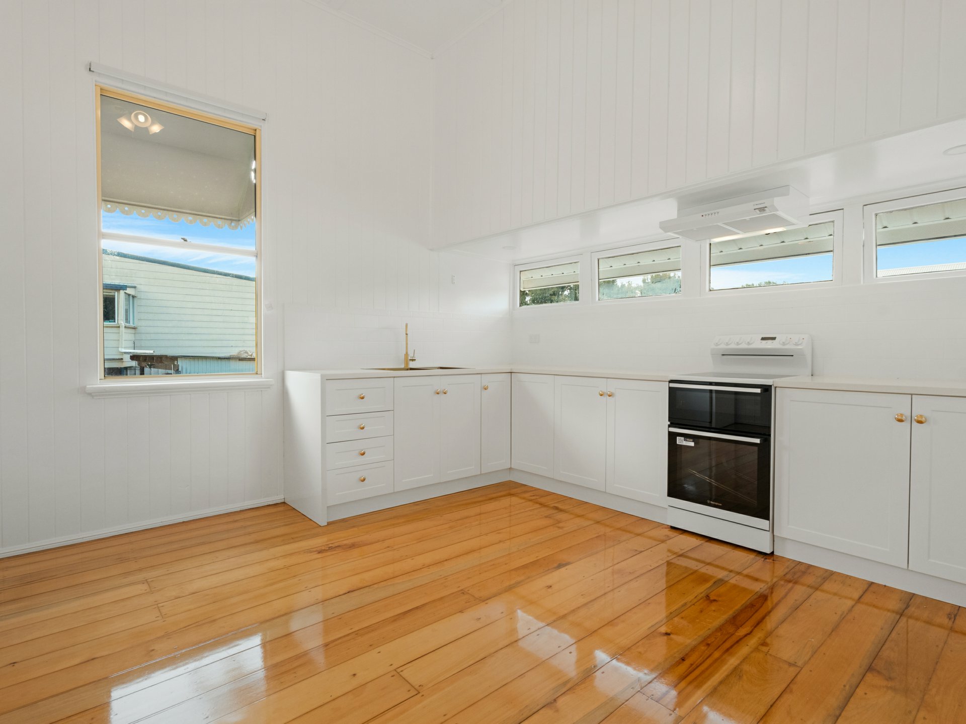 99 Queen Street — photo 6 of 24