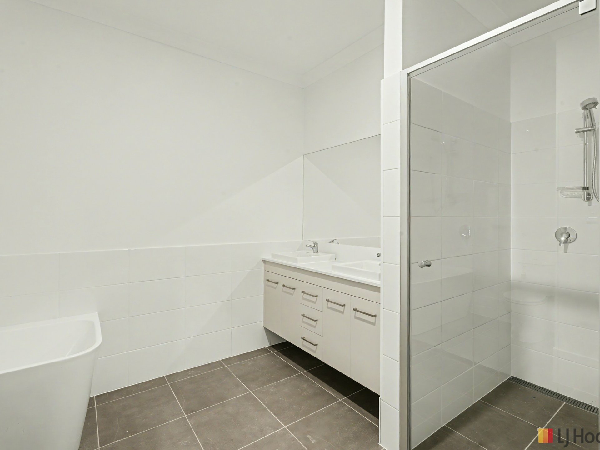 Unit 1A/11 Fathom Court — photo 8 of 17