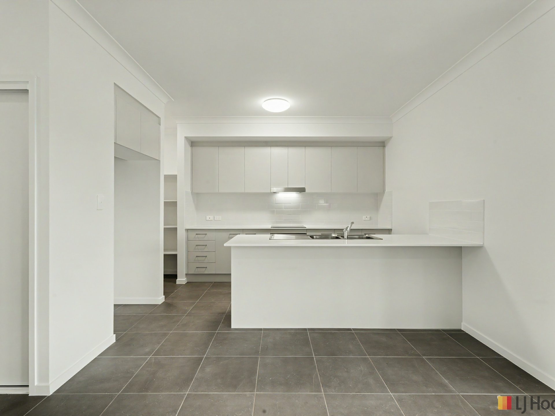 Unit 1A/11 Fathom Court — photo 11 of 17