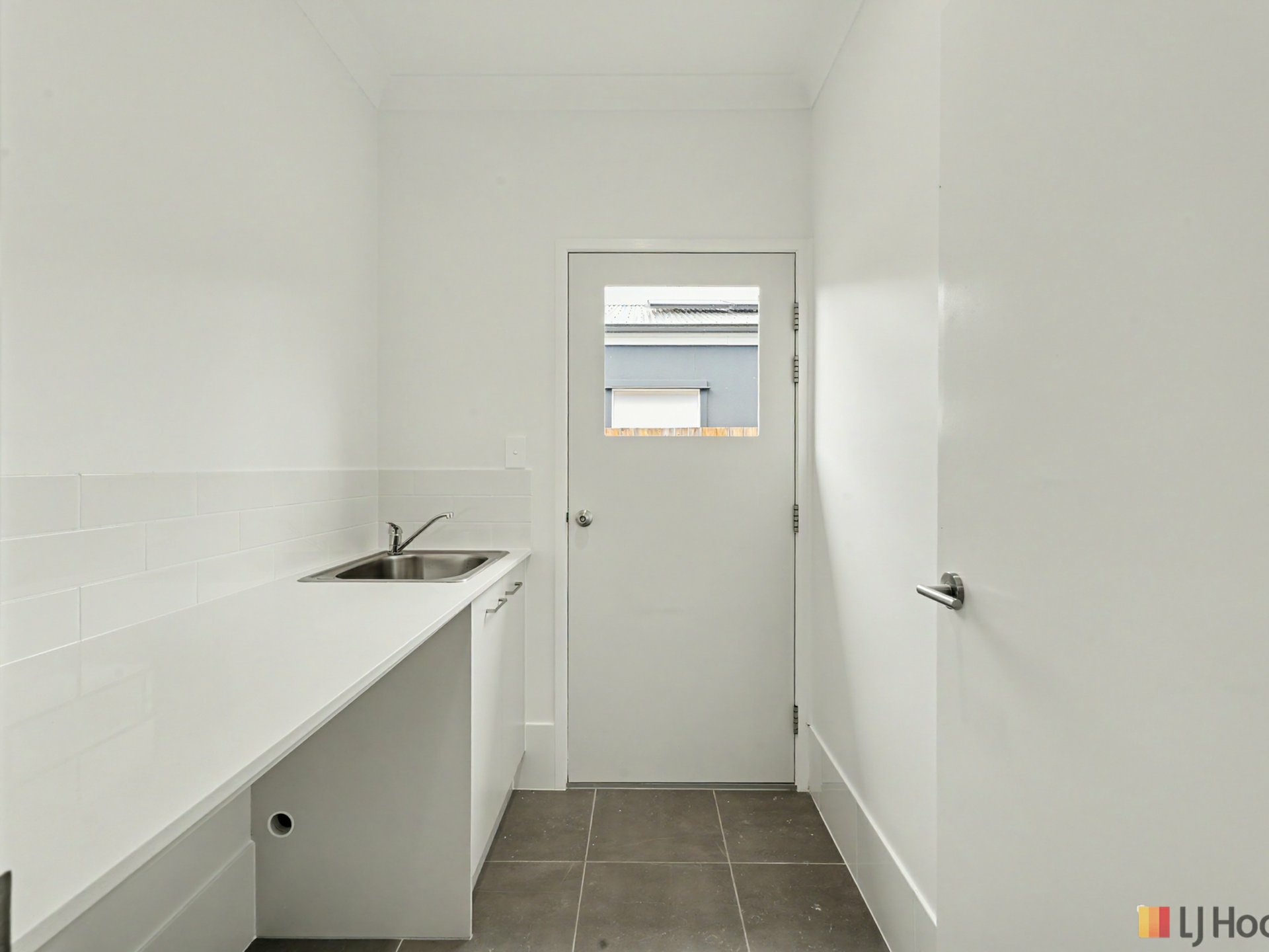 Unit 1A/11 Fathom Court — photo 14 of 17