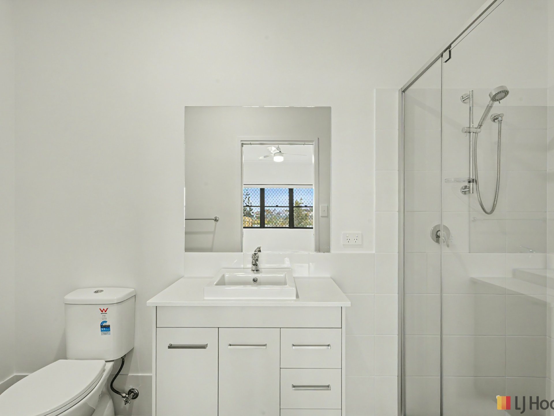 Unit 1B/11 Fathom Court — photo 8 of 17