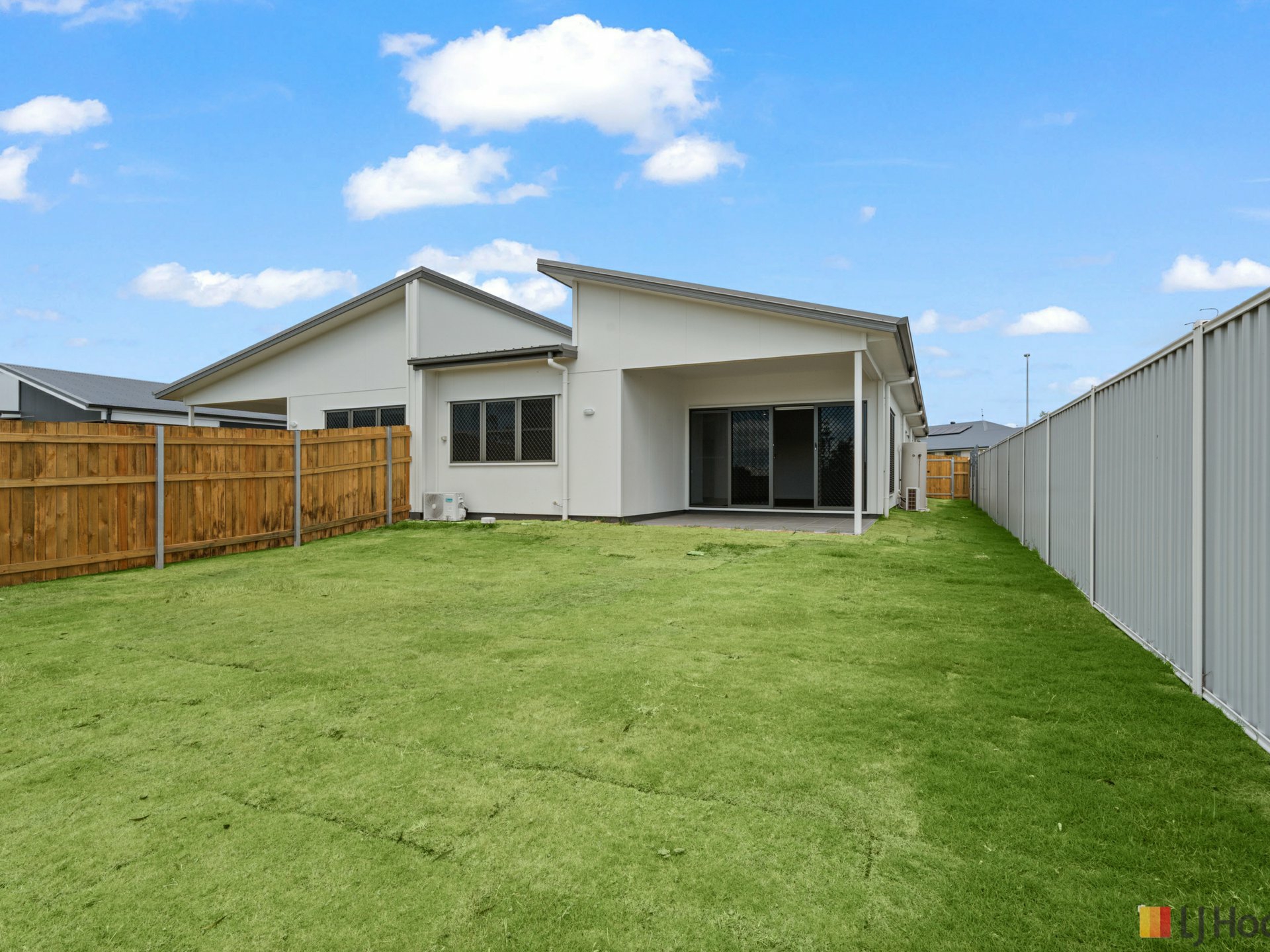 Unit 1B/11 Fathom Court — photo 15 of 17