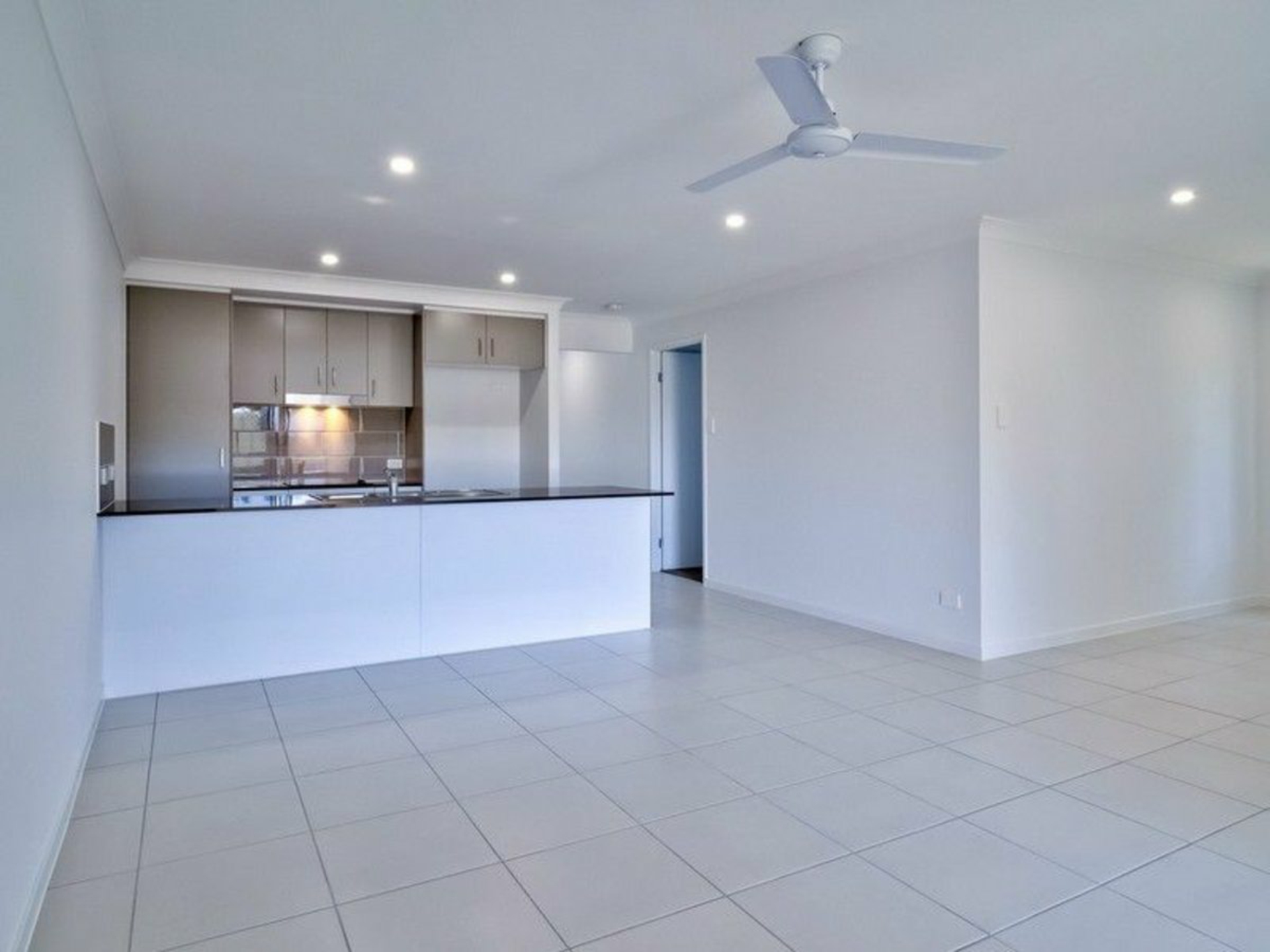 1//10 Bentwood Street — photo 3 of 20