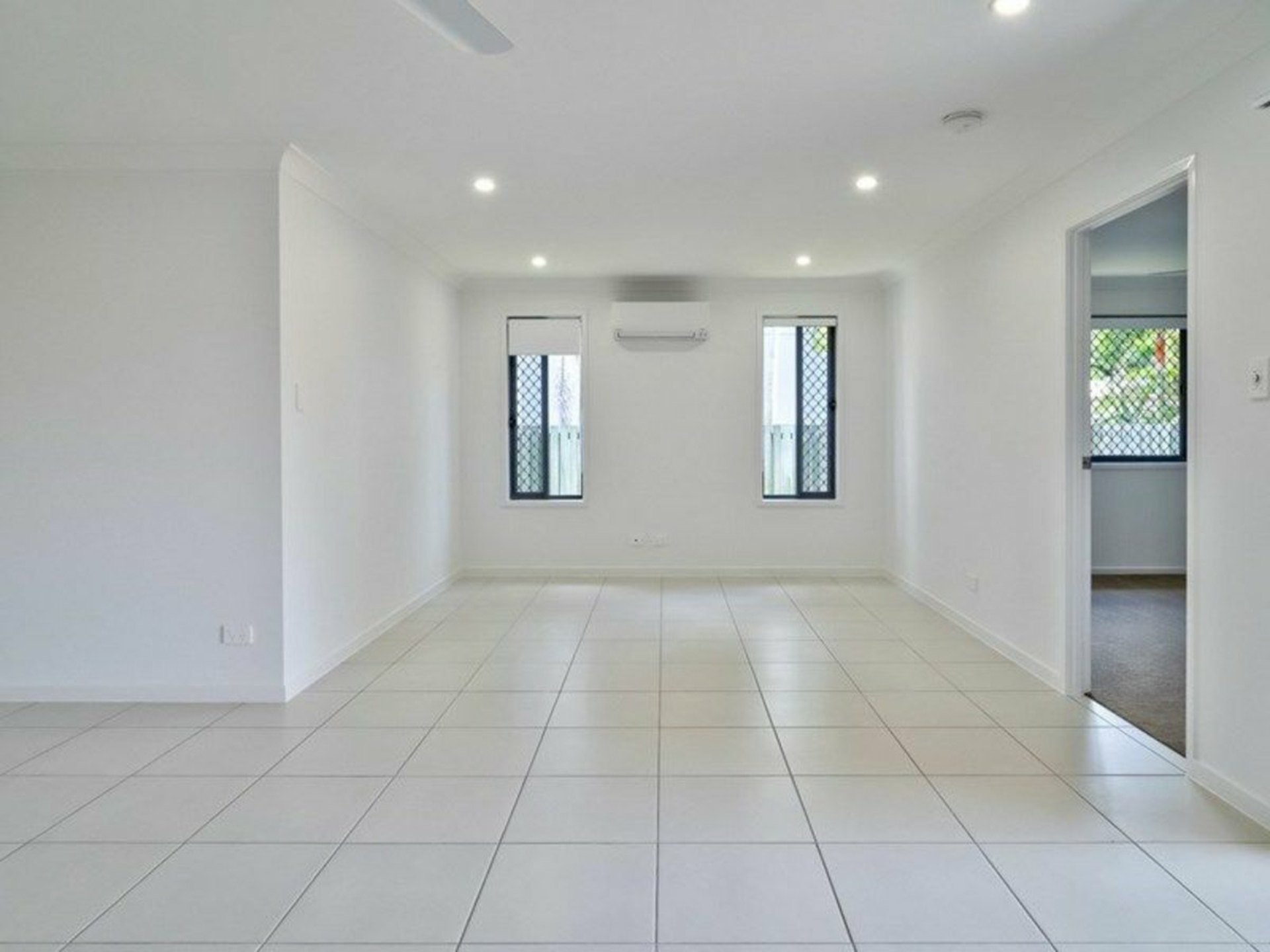 1//10 Bentwood Street — photo 4 of 20