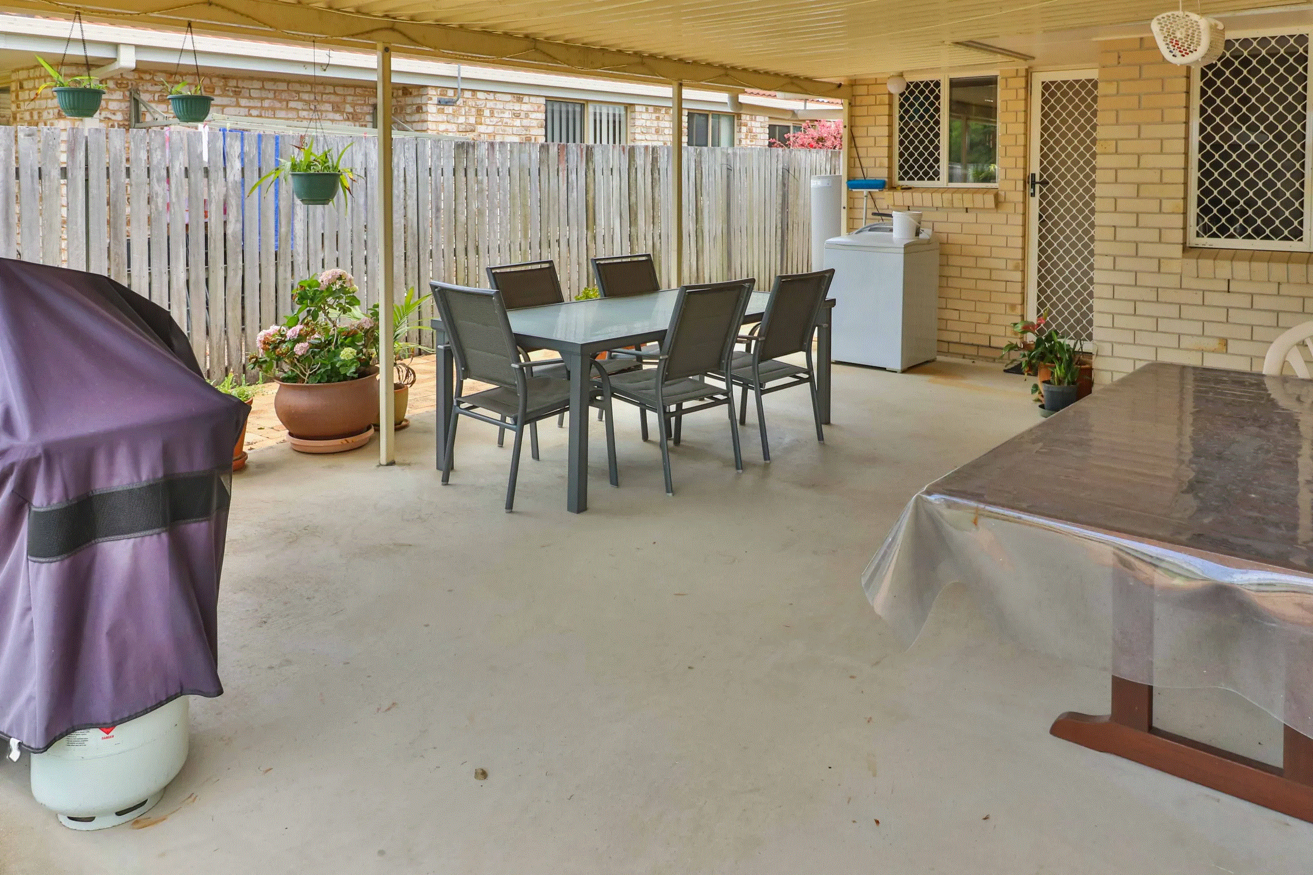 16 Brolga Court Eli Waters QLD