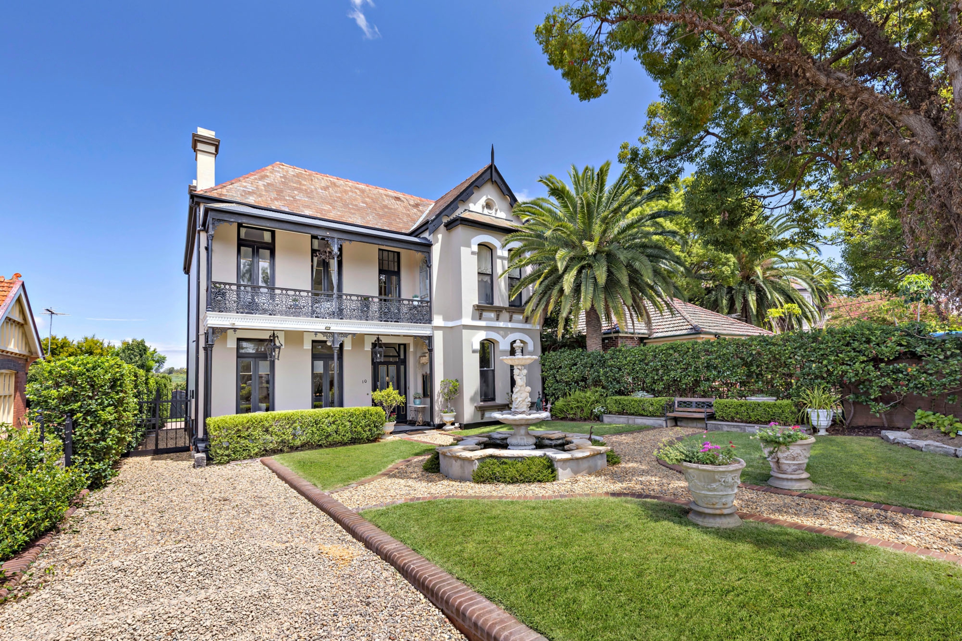 10 Clifton Avenue, BURWOOD
