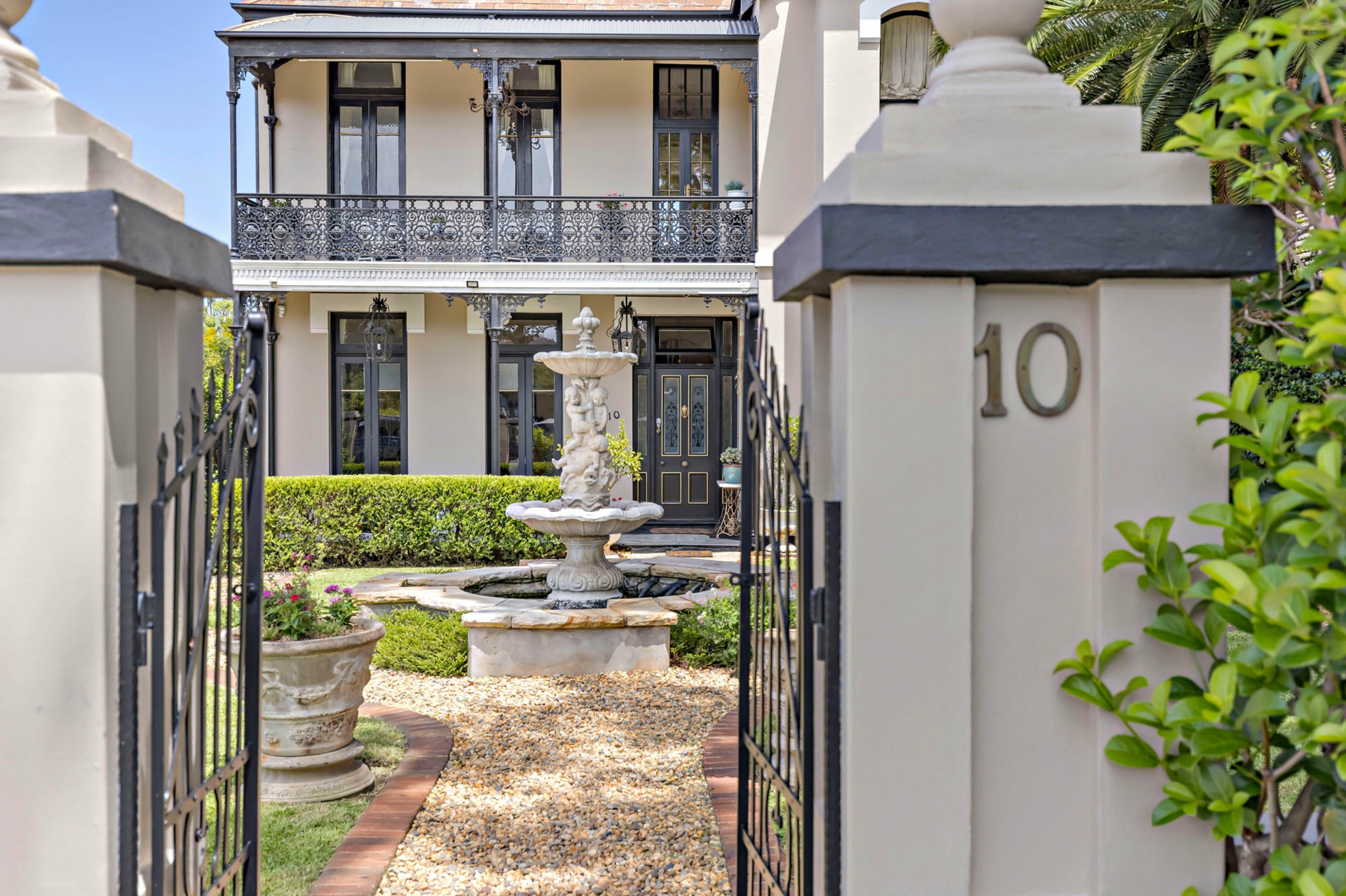 10 Clifton Avenue, BURWOOD