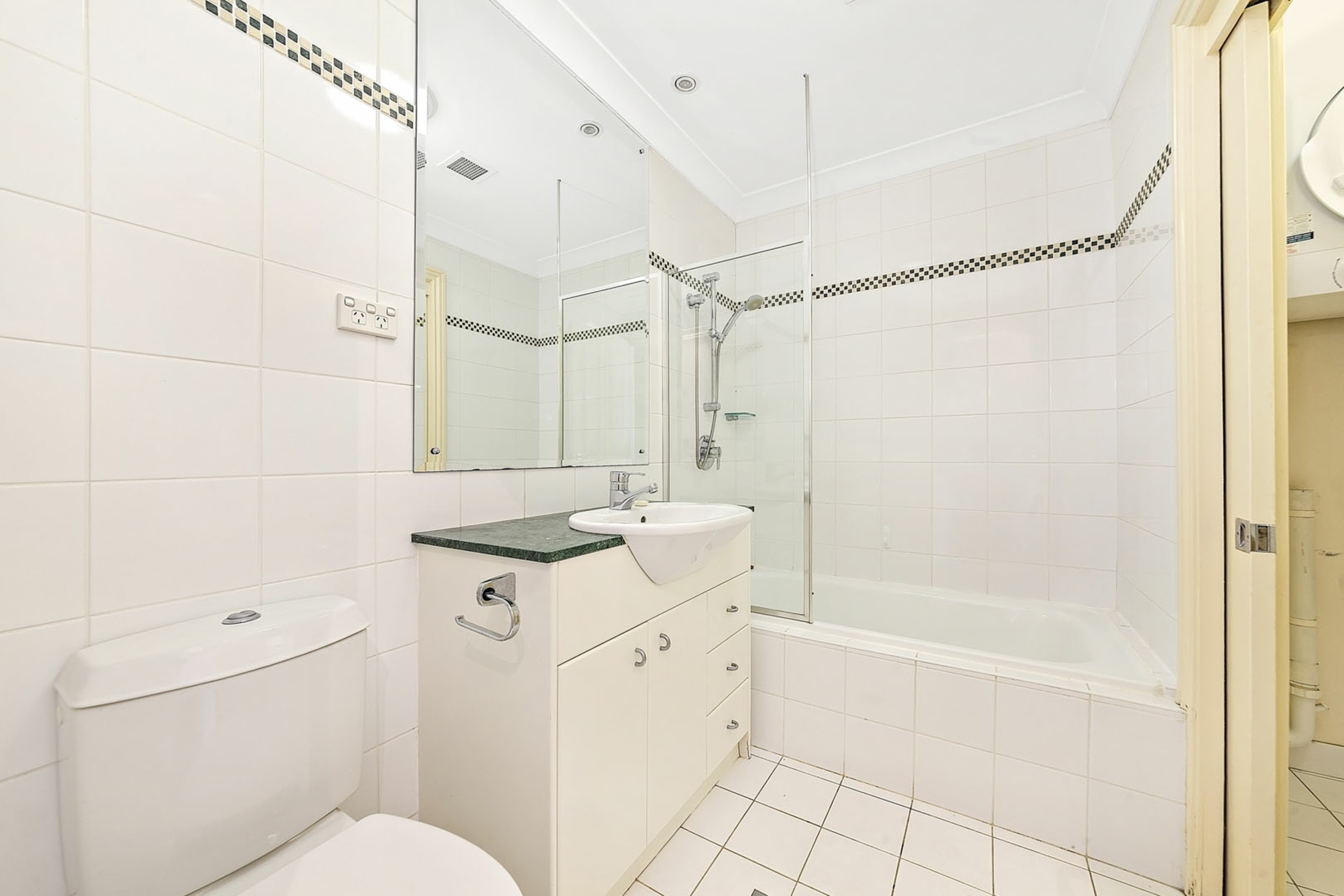 11/36 Hilly St, MORTLAKE