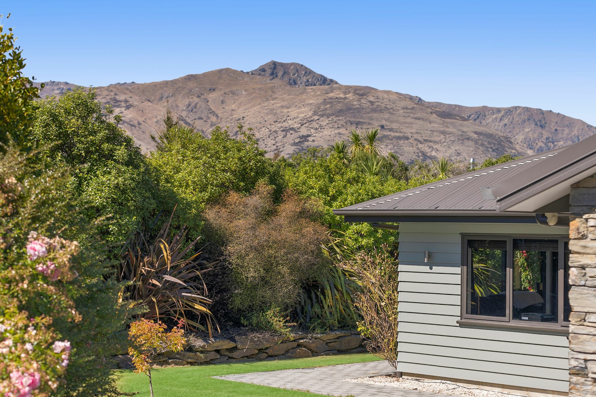 82 Nichol Street Lake Hawea Central Otago / Lakes District House for