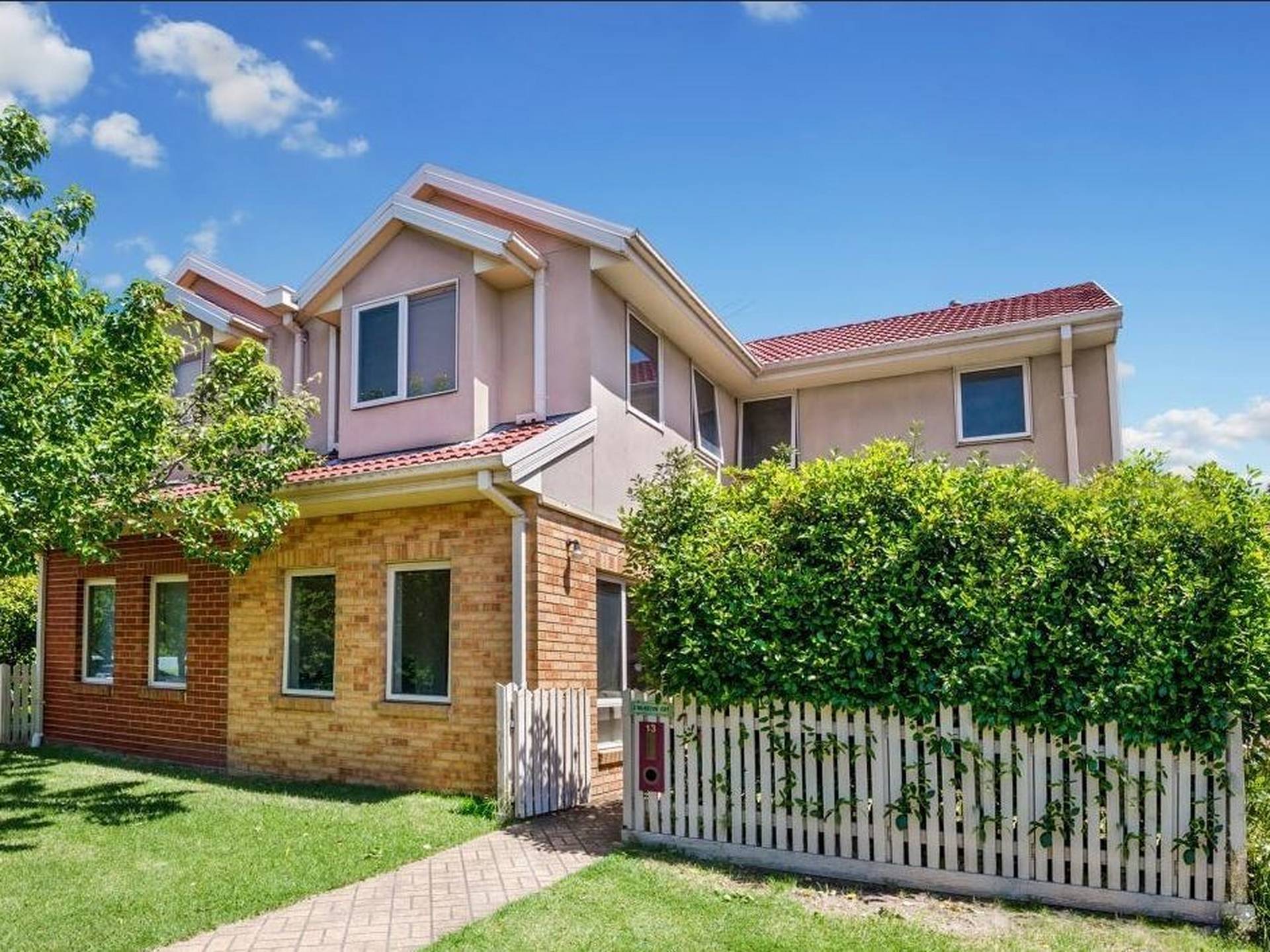 13/2 McKelvie Court, GLEN WAVERLEY