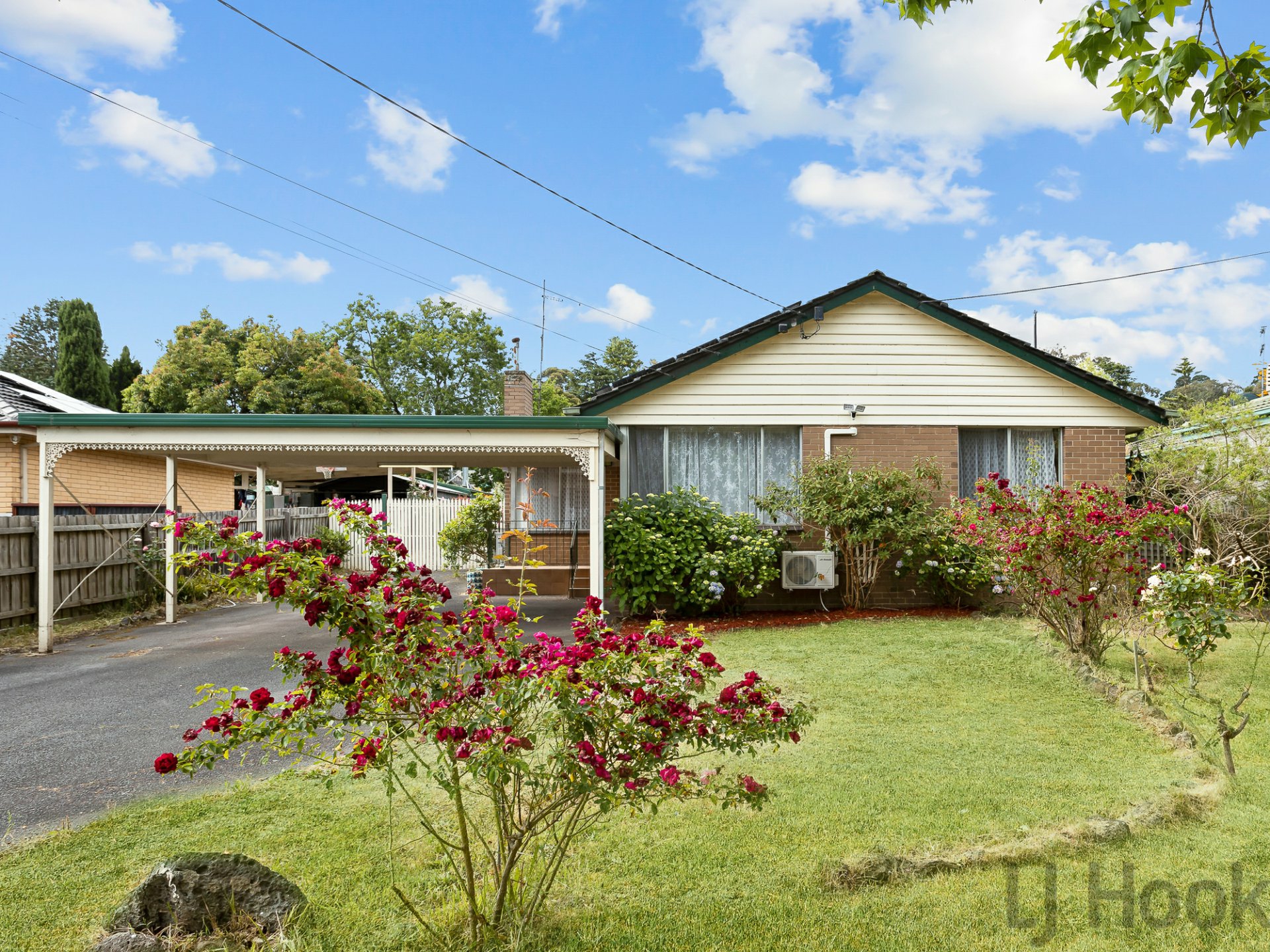 11 Winwood Drive, Ferntree Gully