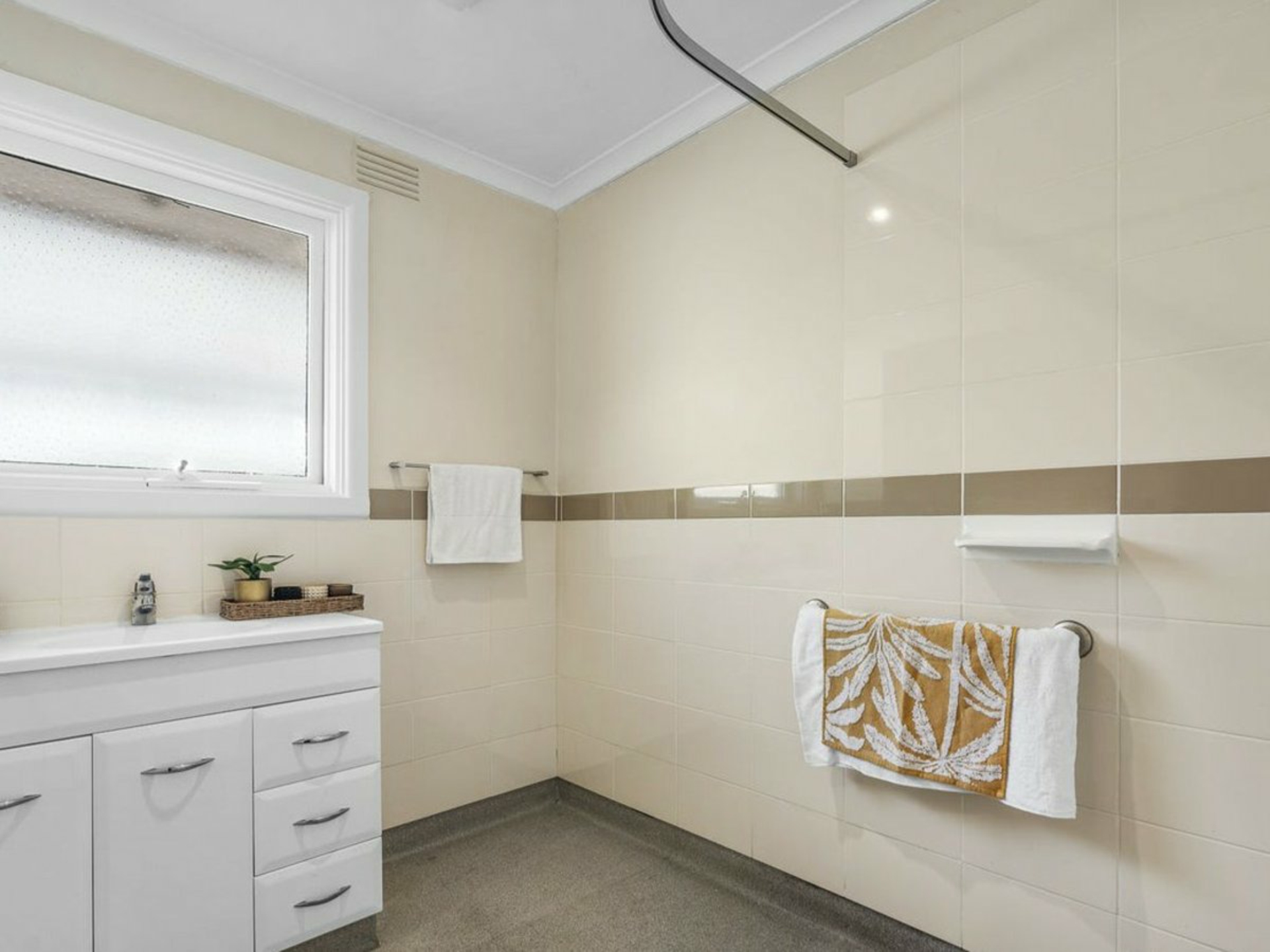 7 Maidstone Avenue, BURWOOD EAST