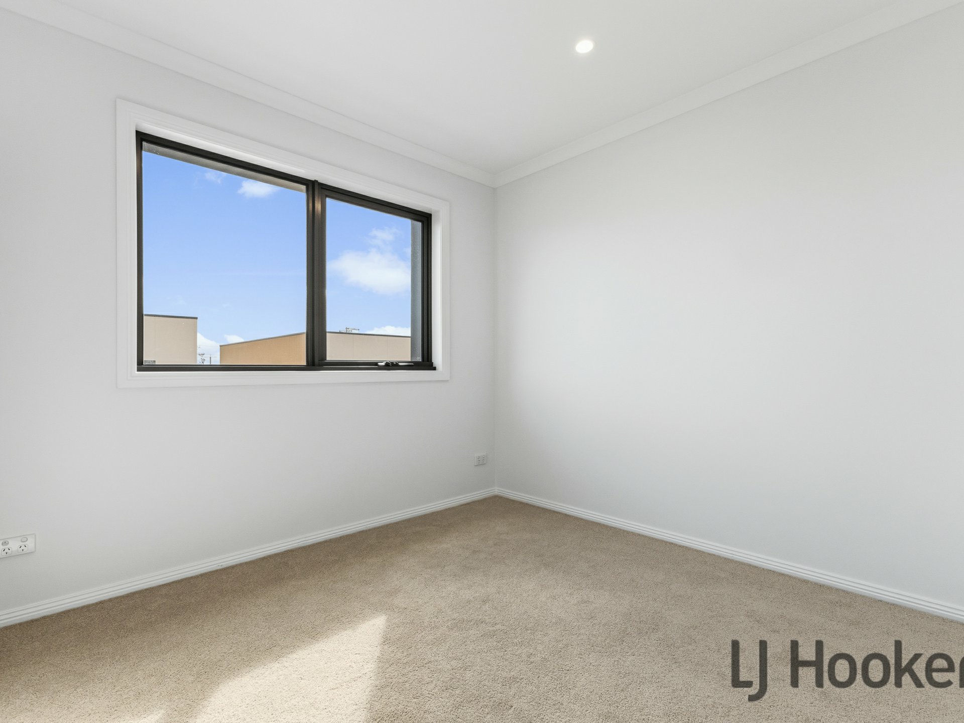 Bayswater, 3153 — photo 8 of 10