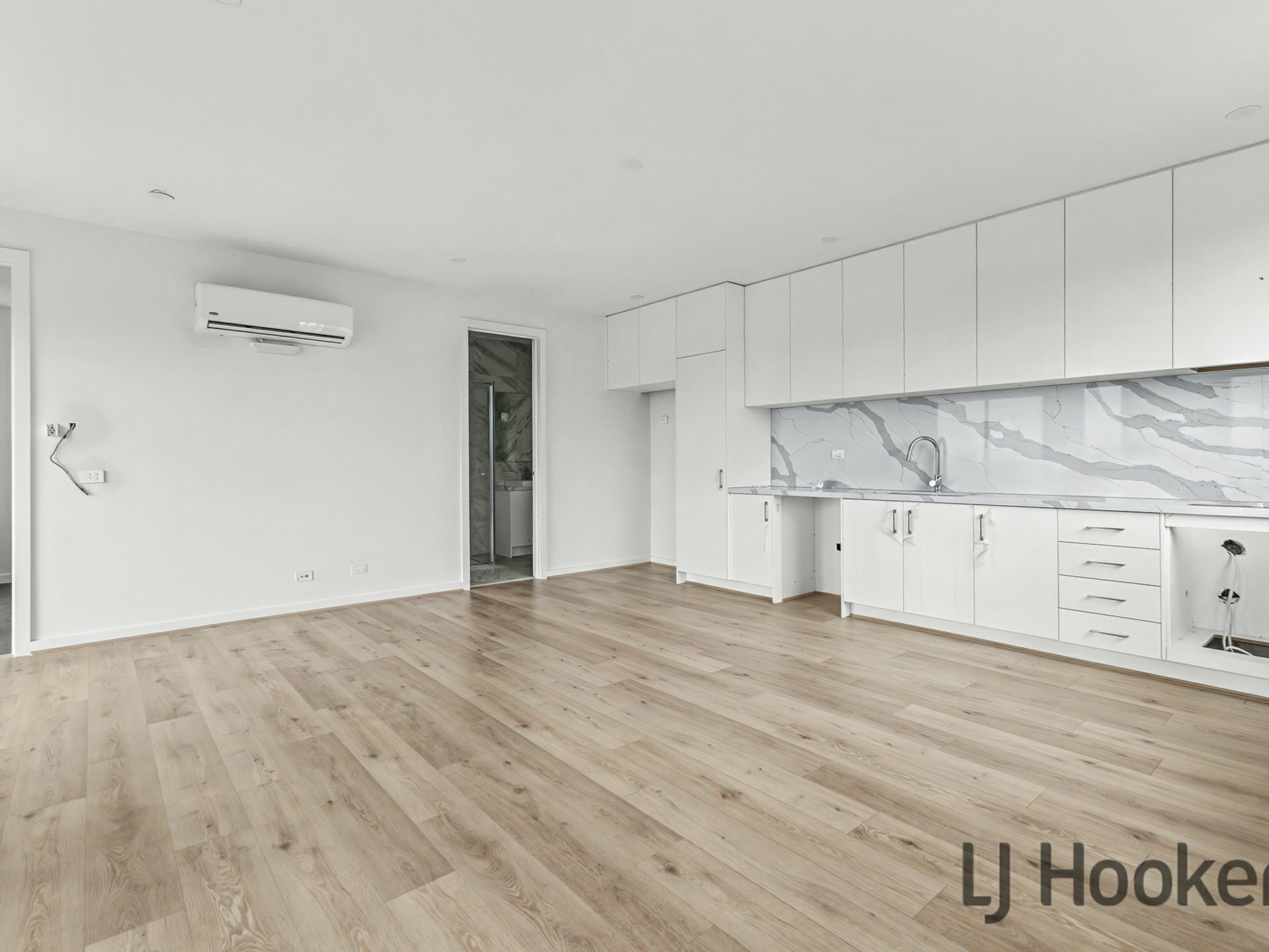 2-6 15 Baker Street — photo 3 of 10