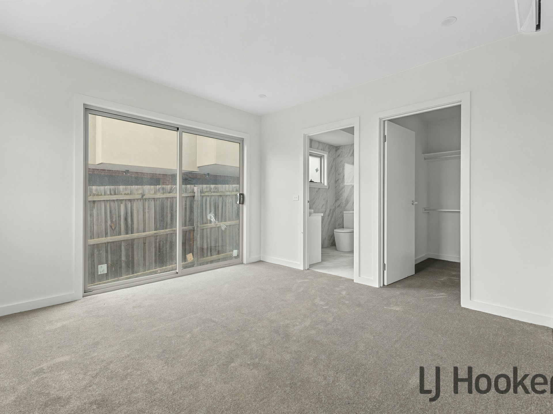 2-6 15 Baker Street — photo 5 of 10