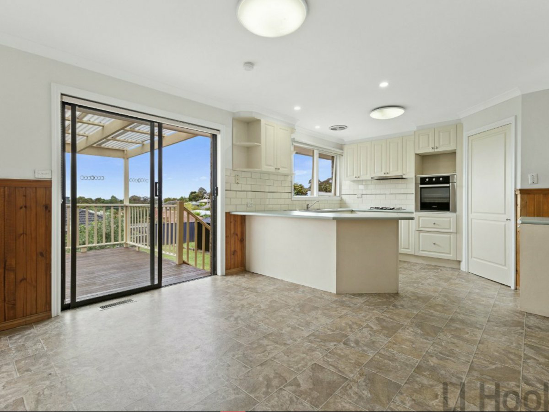 16 Yarran Grove — photo 3 of 9