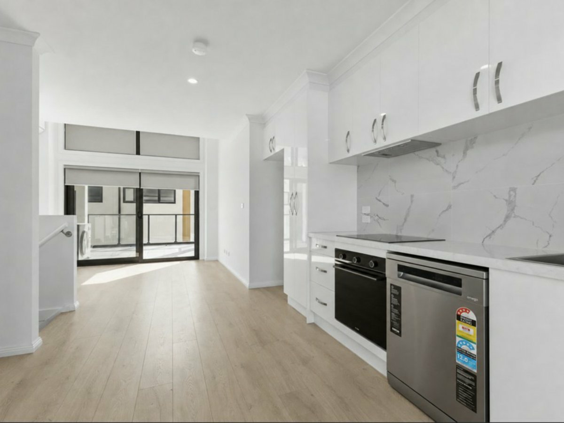 46 & 50/28 Scoresby Road — photo 3 of 9