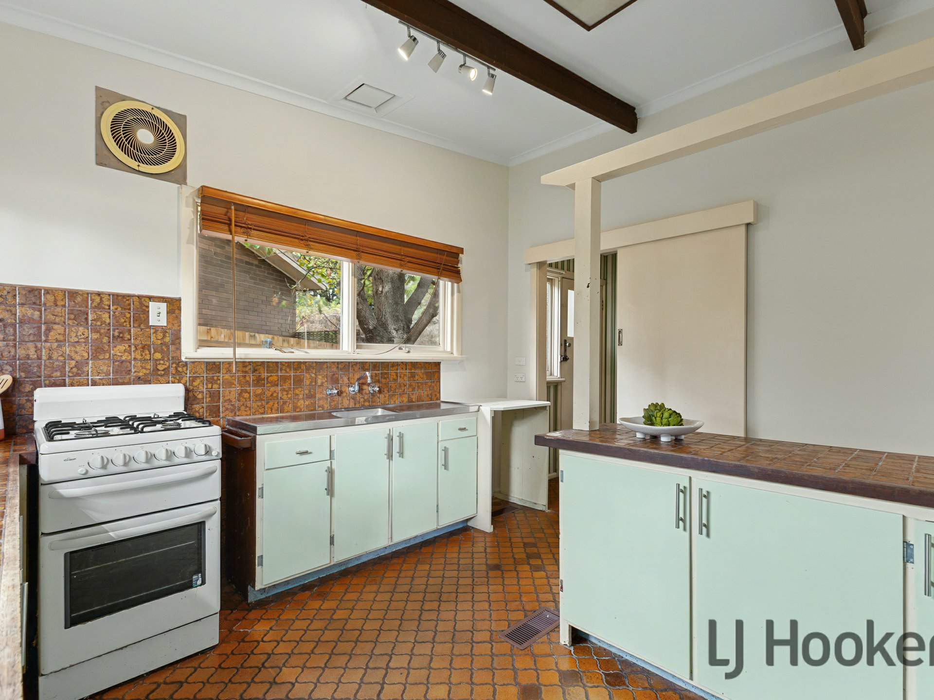 16 McComb Crescent — photo 6 of 16
