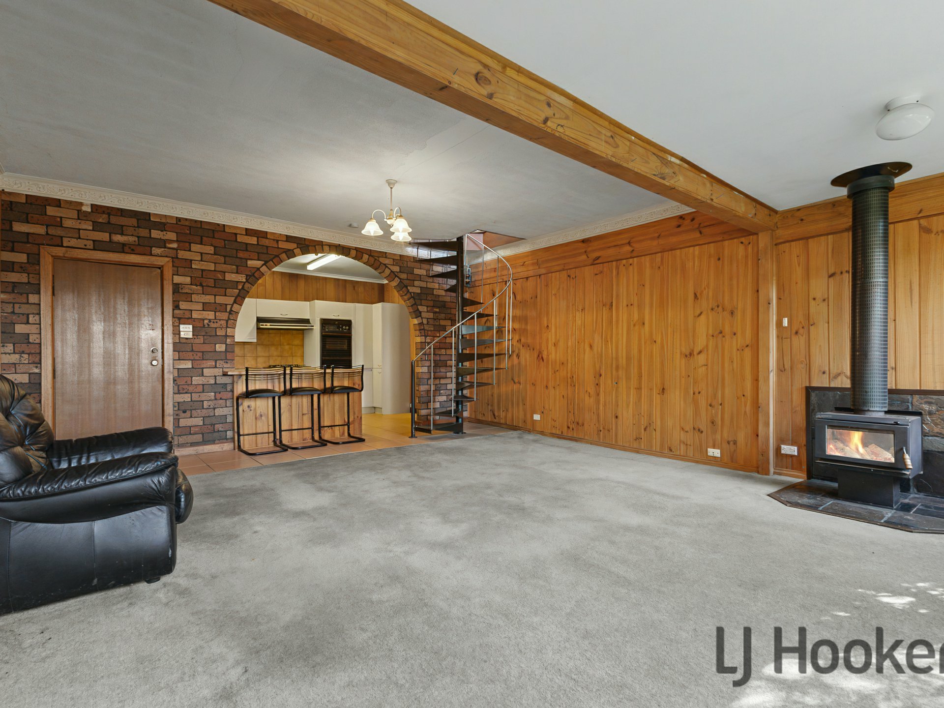 1379 Mountain Hwy — photo 2 of 17