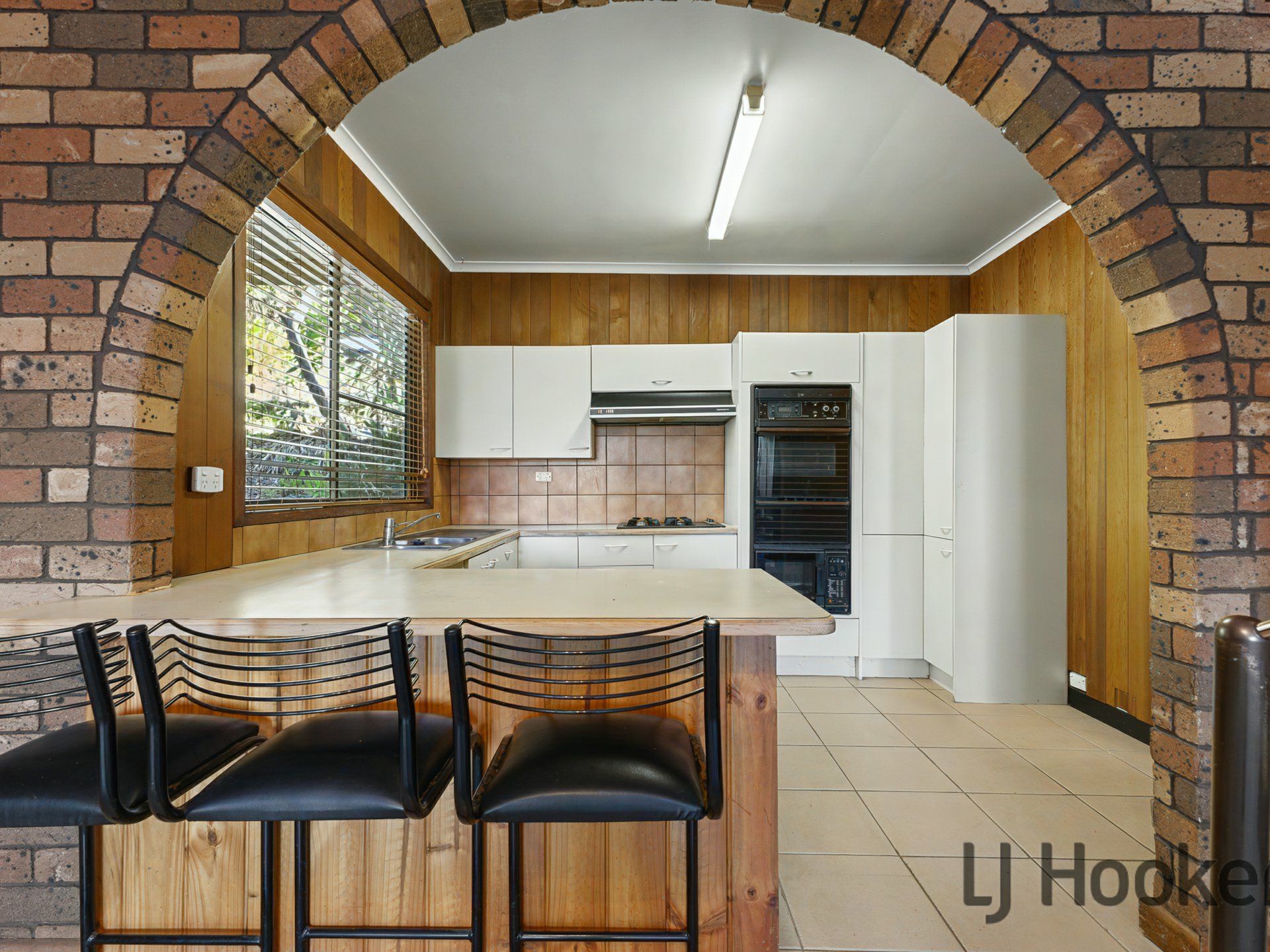 1379 Mountain Hwy — photo 4 of 17