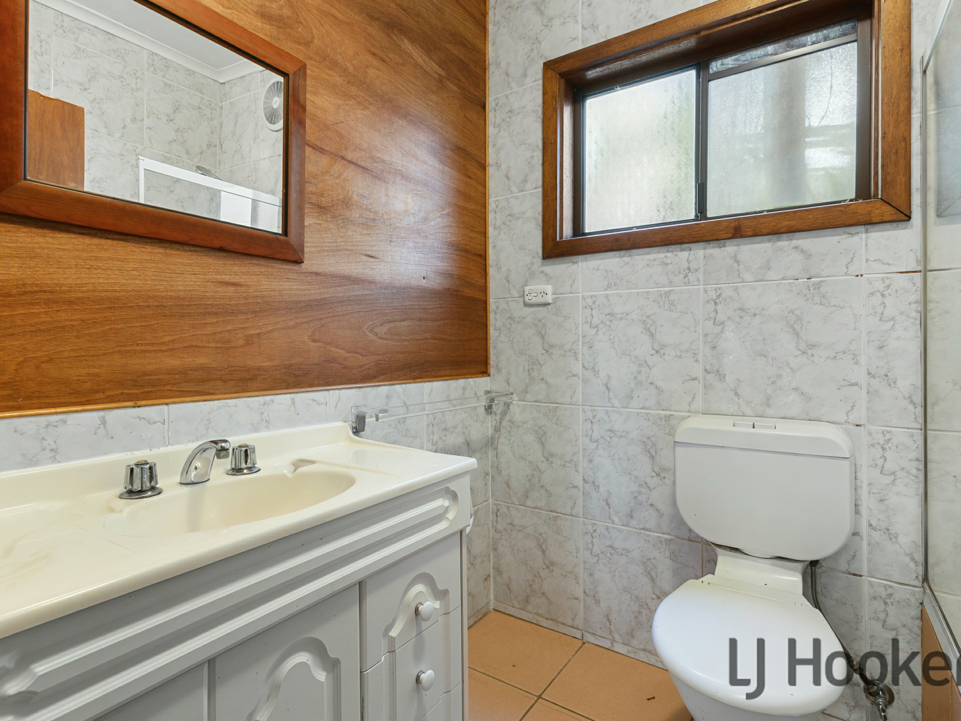 1379 Mountain Hwy — photo 8 of 17