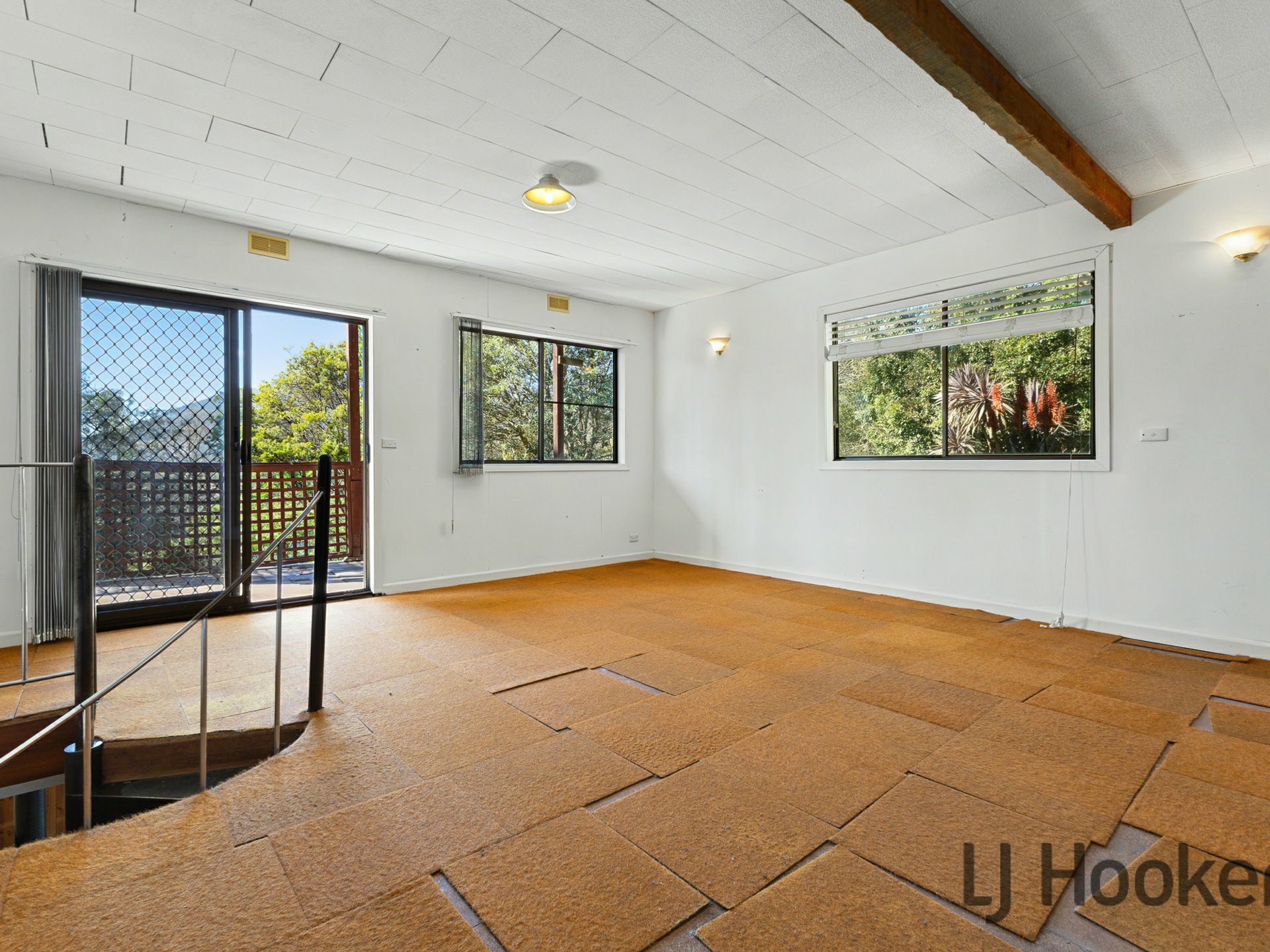 1379 Mountain Hwy — photo 10 of 17