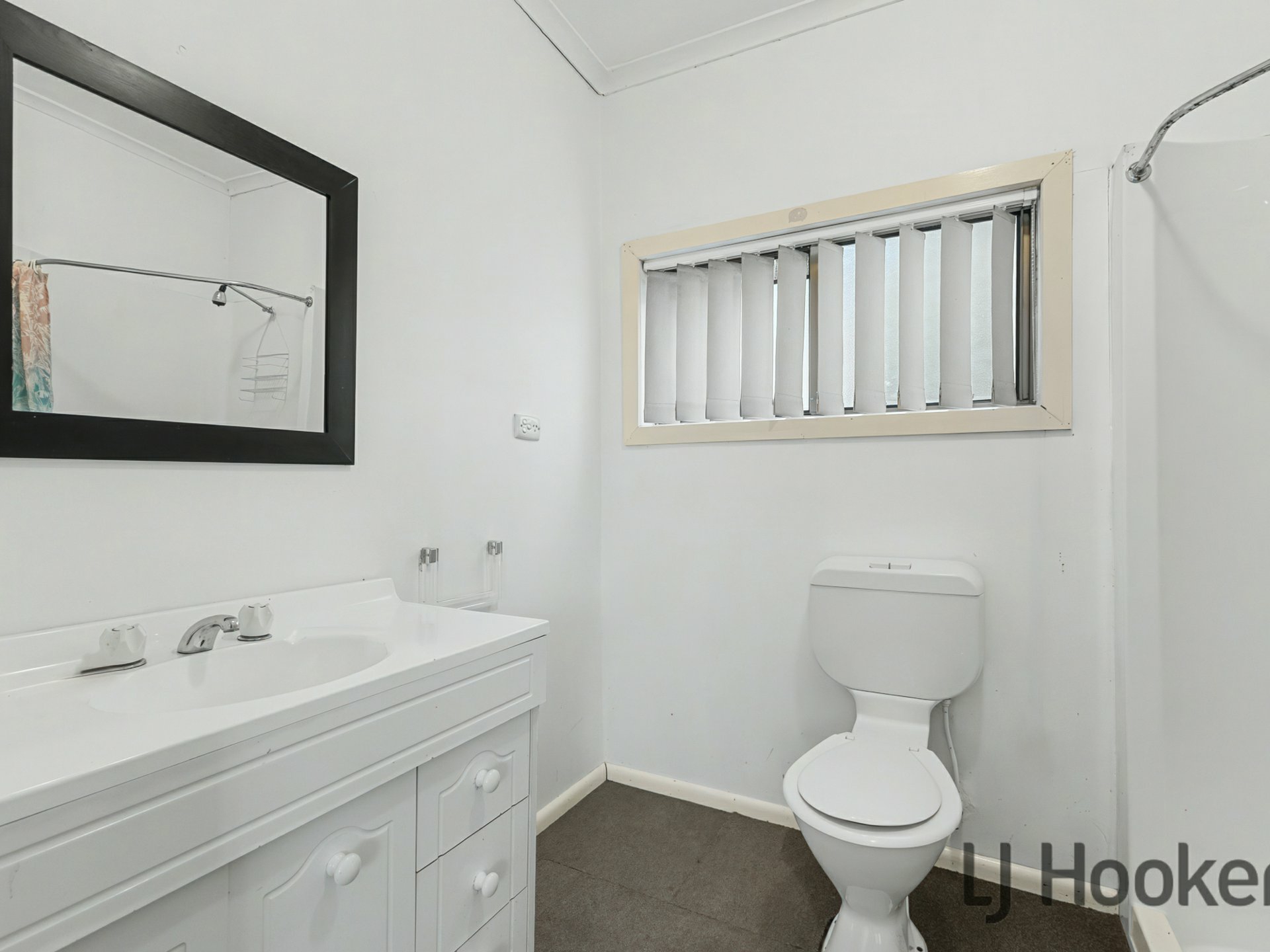 1379 Mountain Hwy — photo 11 of 17