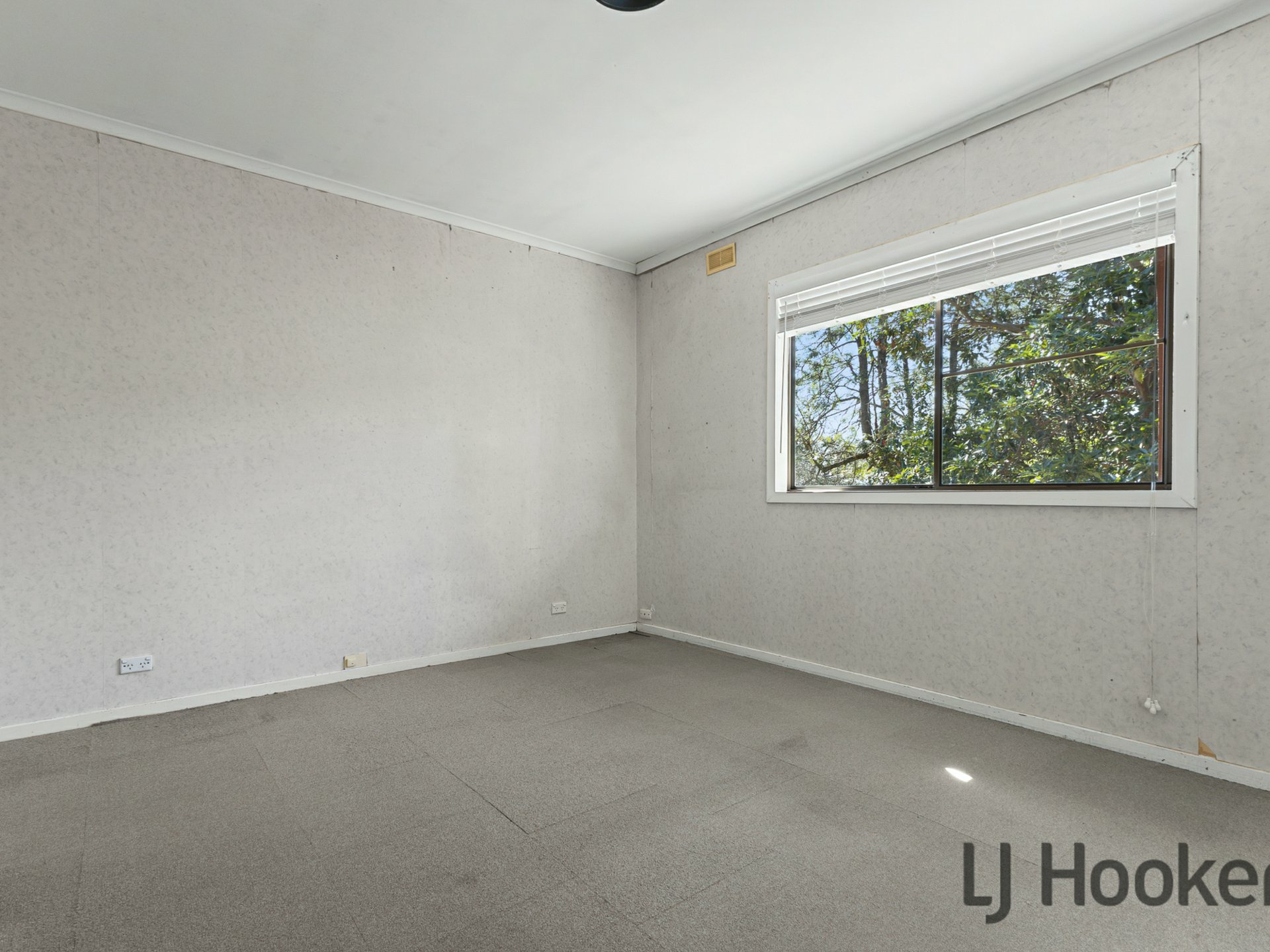 1379 Mountain Hwy — photo 12 of 17