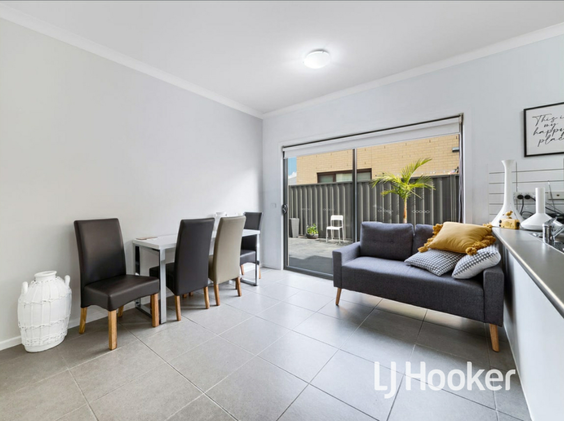 2 Easter Way, CRANBOURNE EAST
