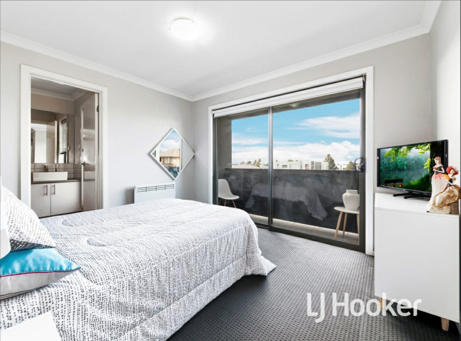 2 Easter Way, CRANBOURNE EAST