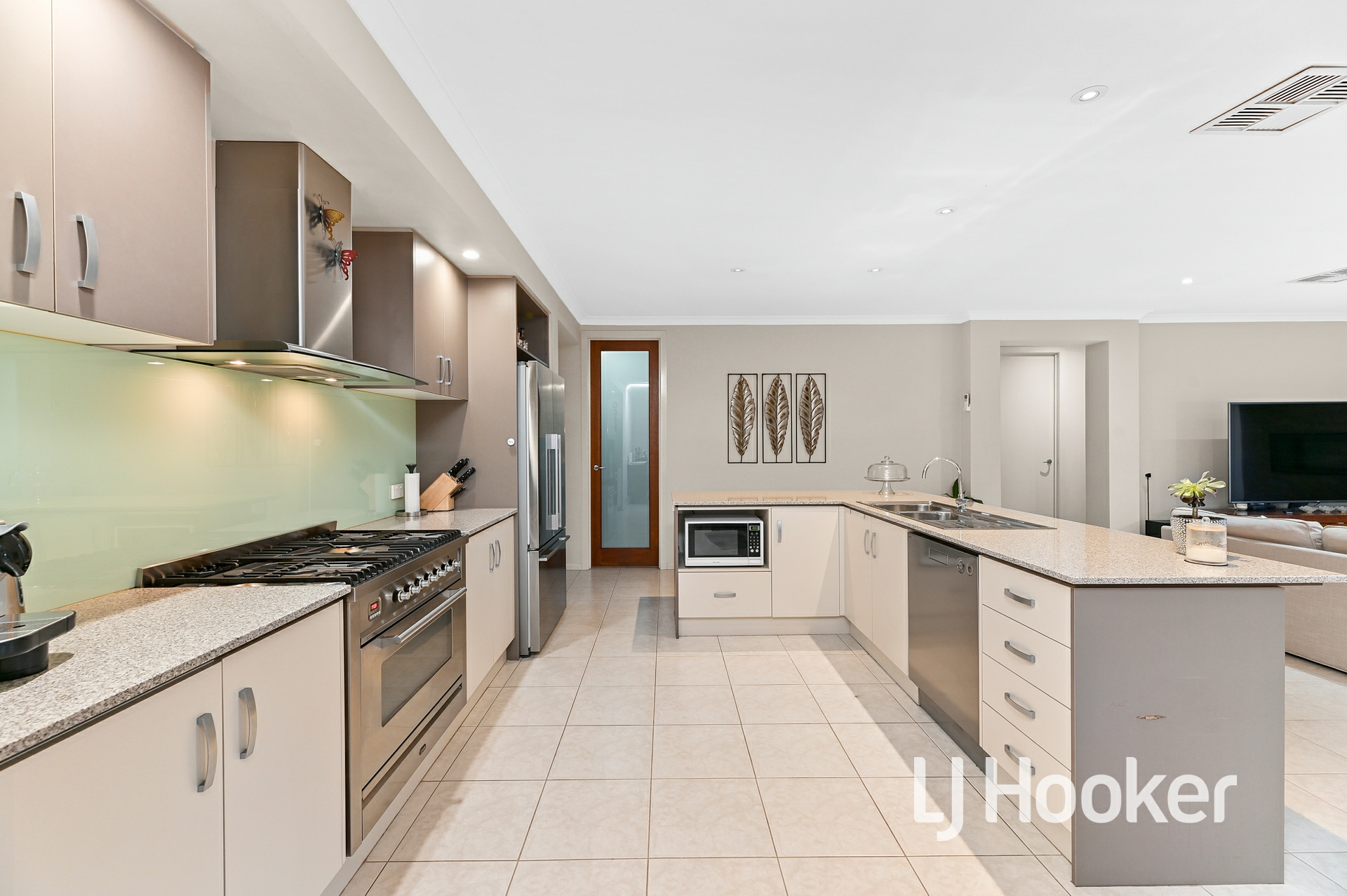 8 Paramu Court, TOORADIN