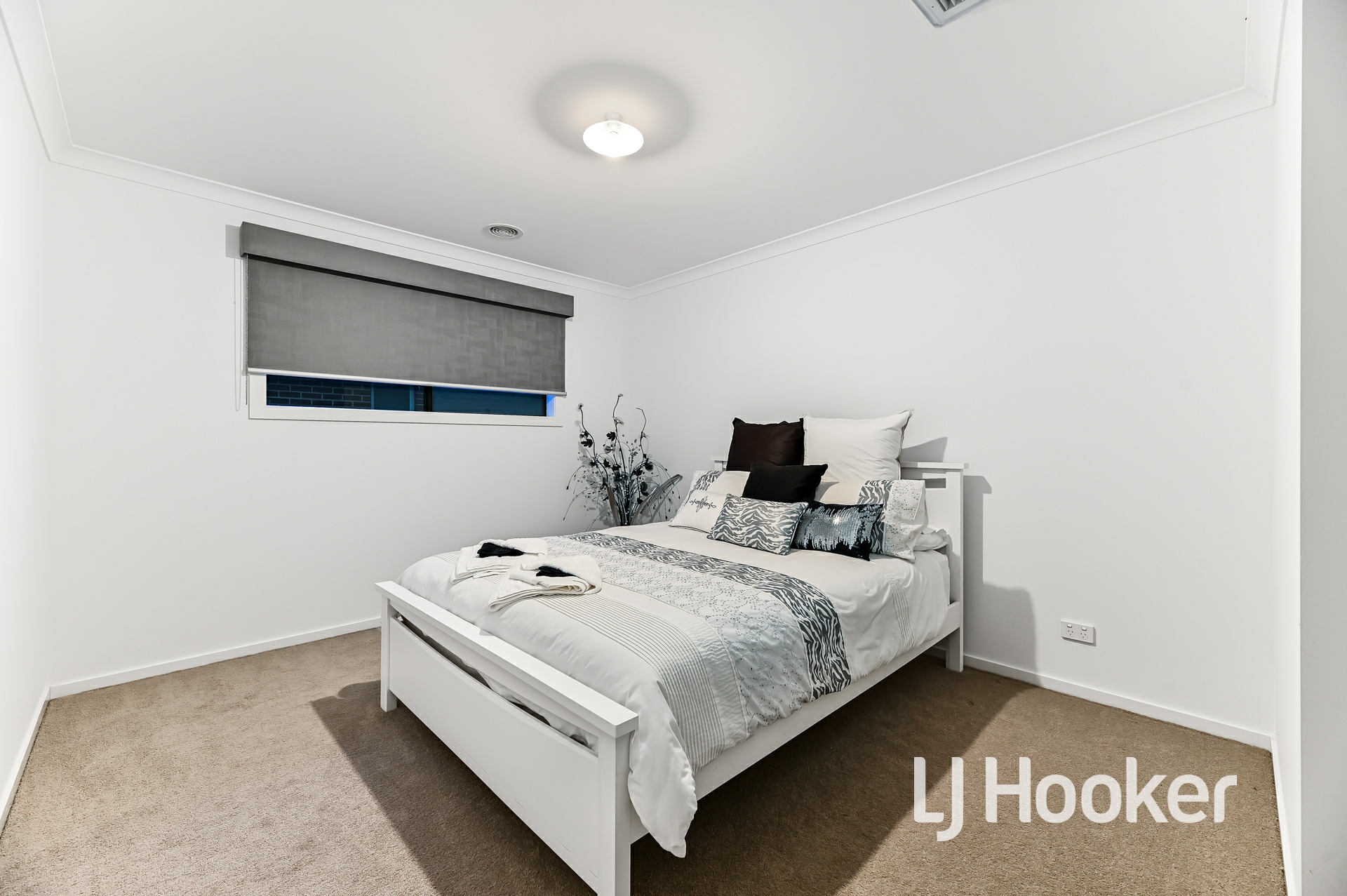 34 Tulliallan Boulevard Cranbourne North VIC House for Sale LJ Hooker