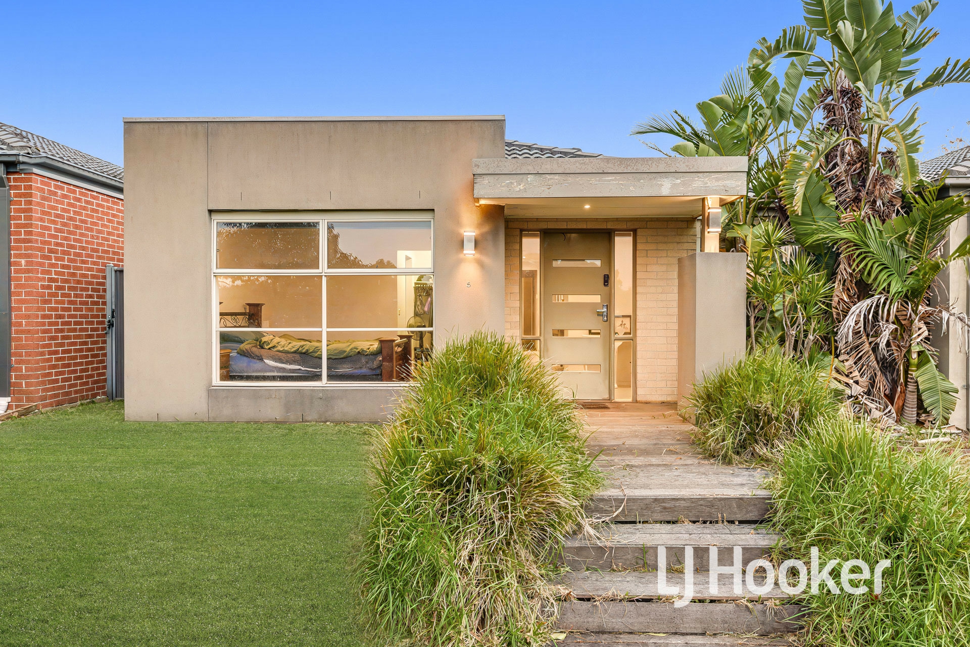 5 Pimpernel Place — photo from LJ Hooker Cranbourne