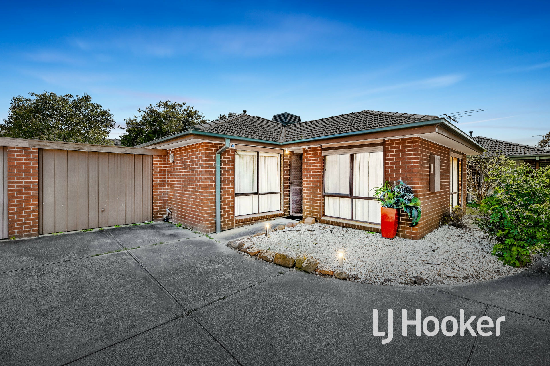 2/9 Alexander Street — photo from LJ Hooker Cranbourne
