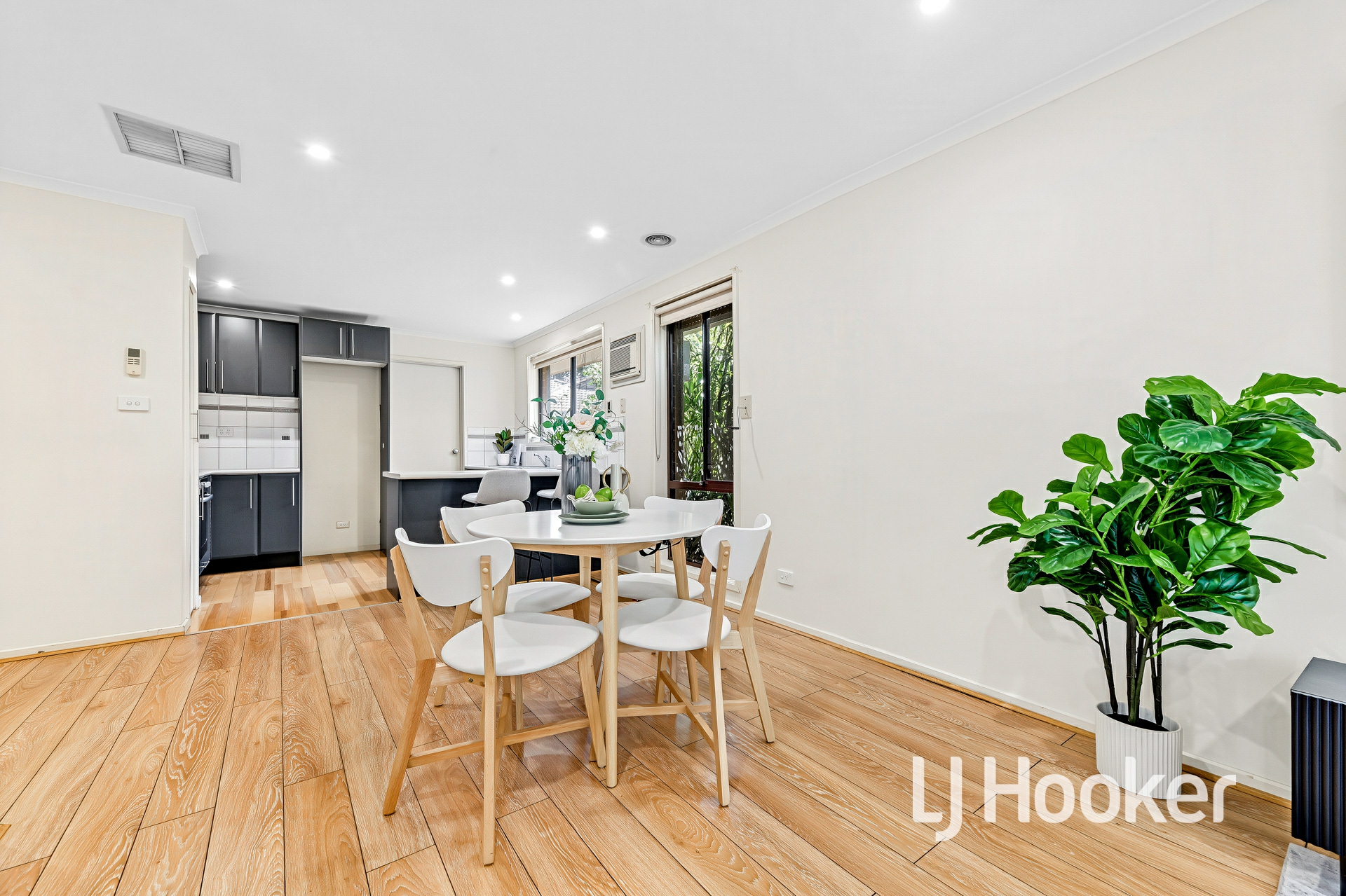 2/9 Alexander Street — photo 4 of 13