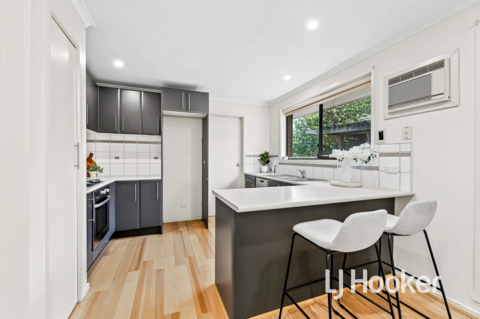 2/9 Alexander Street — photo 5 of 13