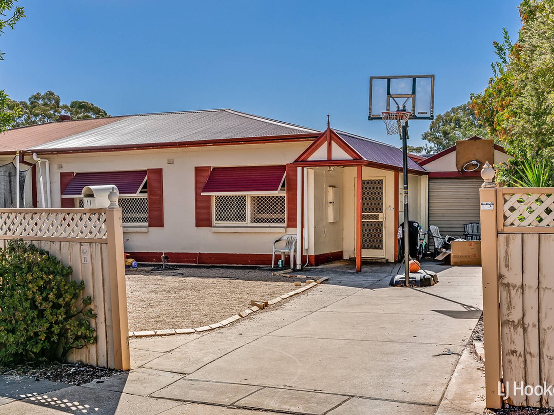 11 Knighton Road Elizabeth North SA