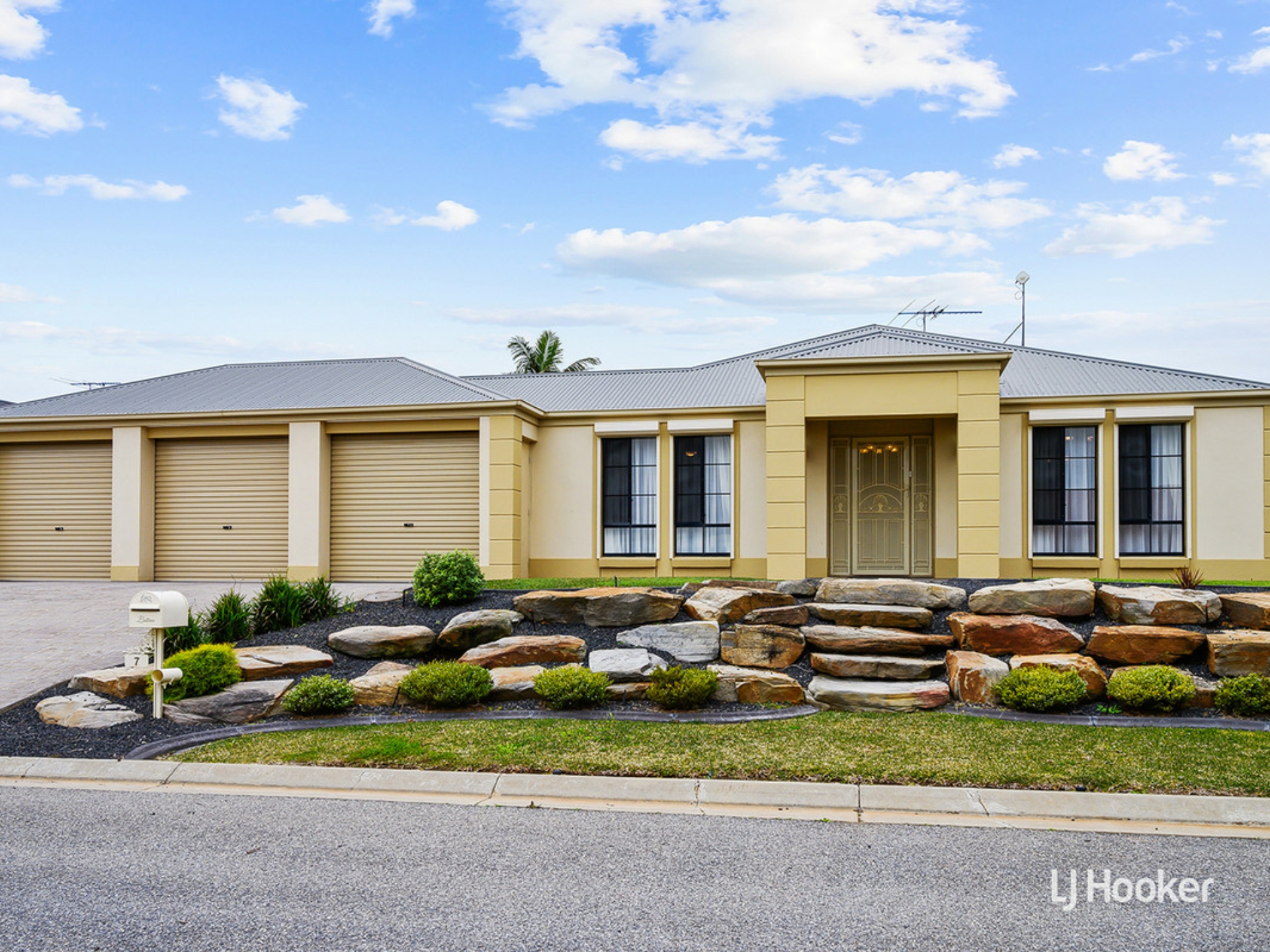 7 Devon Court Craigmore SA