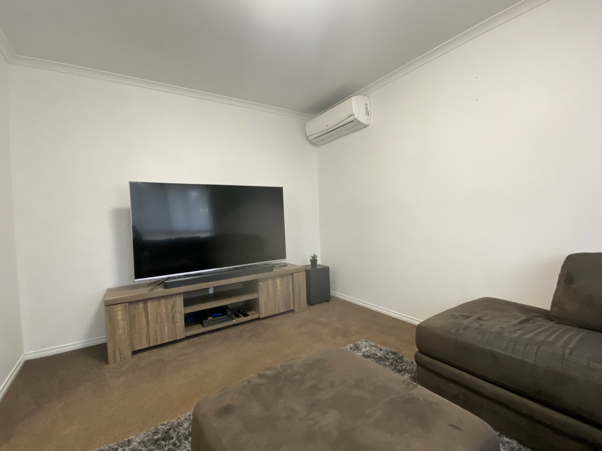 8 William Drive, DAVOREN PARK
